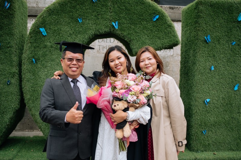 Graduation photo by Splento photographer Julia