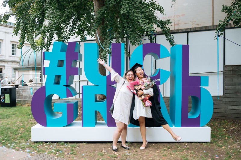 Graduation photo by Splento photographer Julia