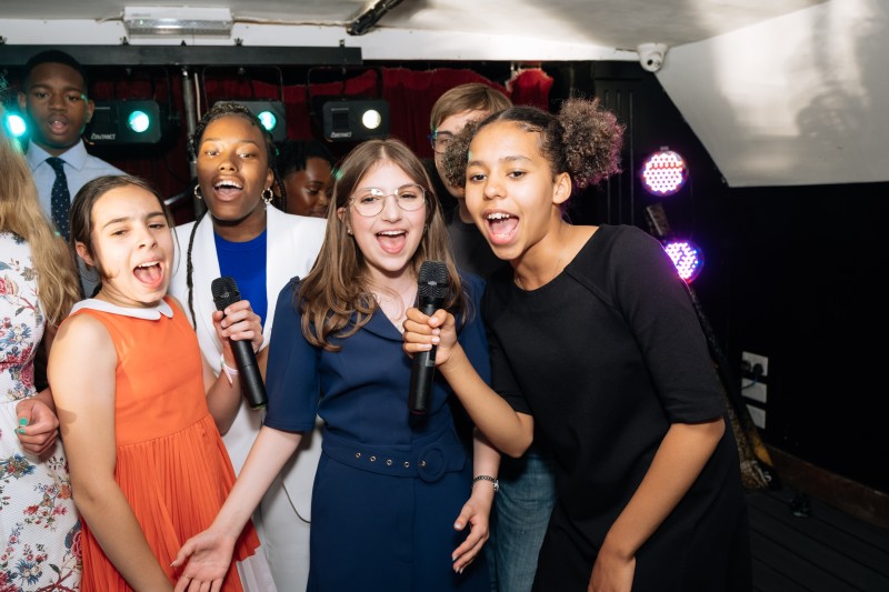 Party photo by Splento photographer Julia