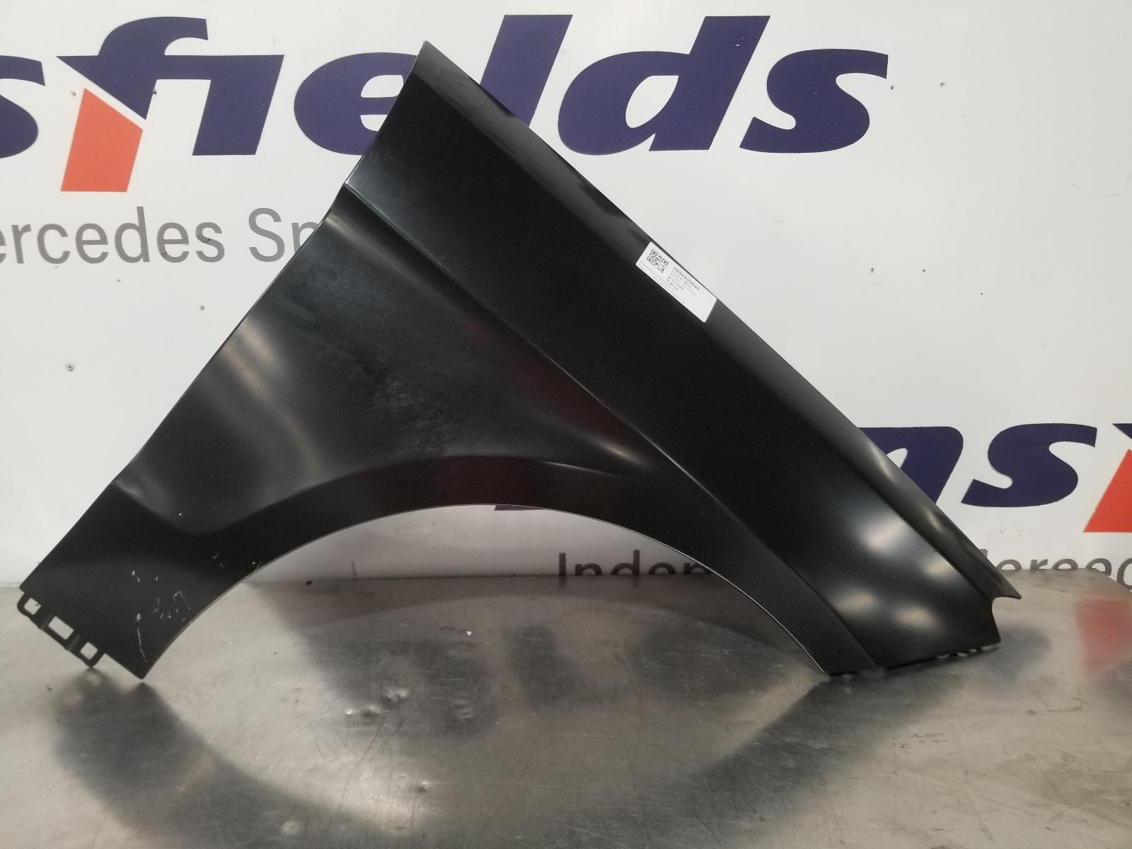 View Auto part R Wing Mercedes M Class 2015