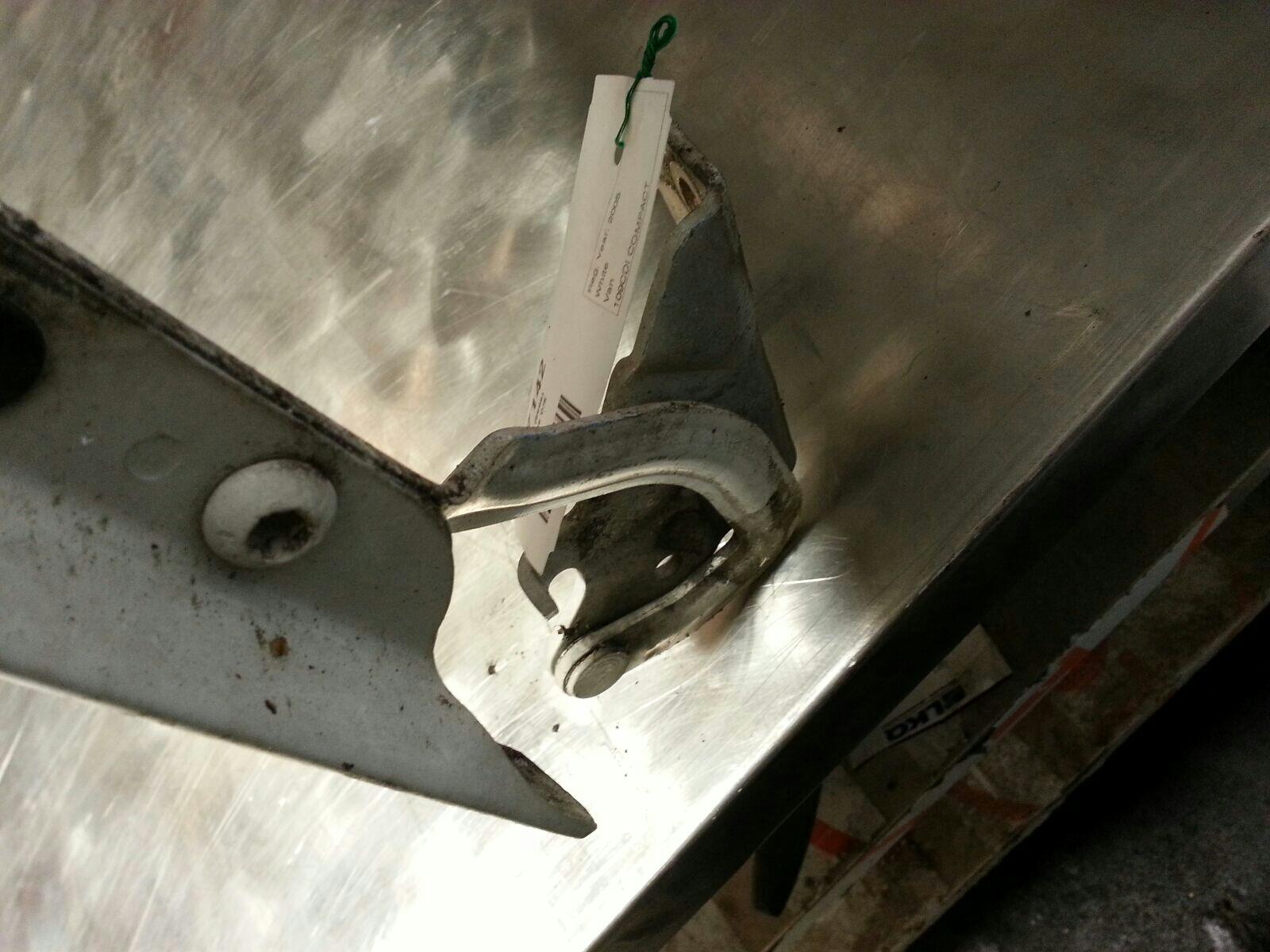 View Auto part Bonnet Hinge Mercedes Vito 2005