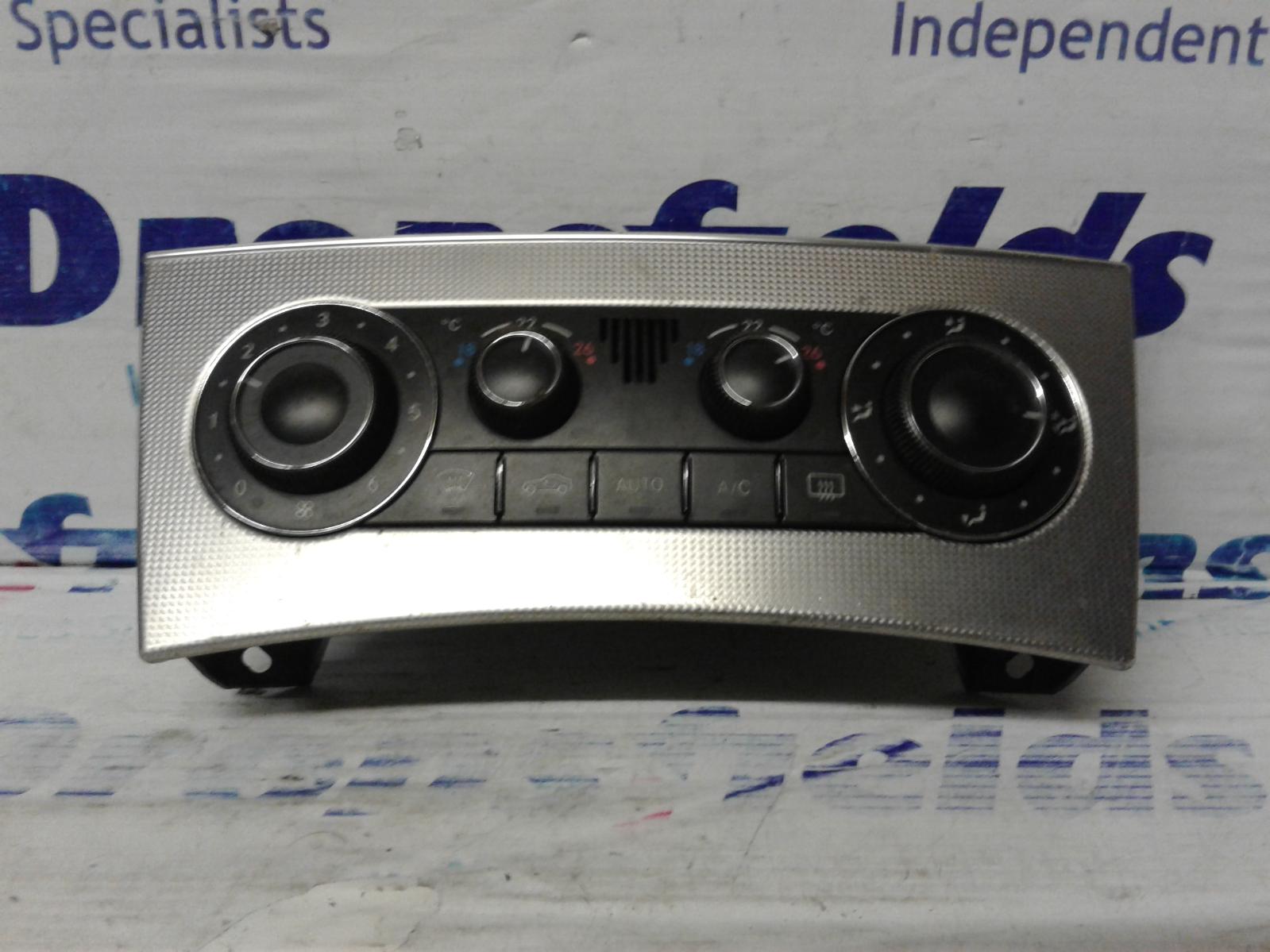 View Auto part Heater/AC Controller Mercedes Clk 2005