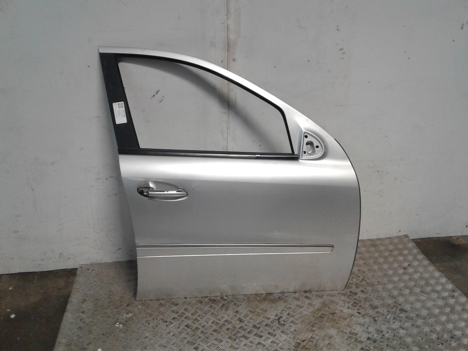 View Auto part R Front Door Mercedes M Class 2008