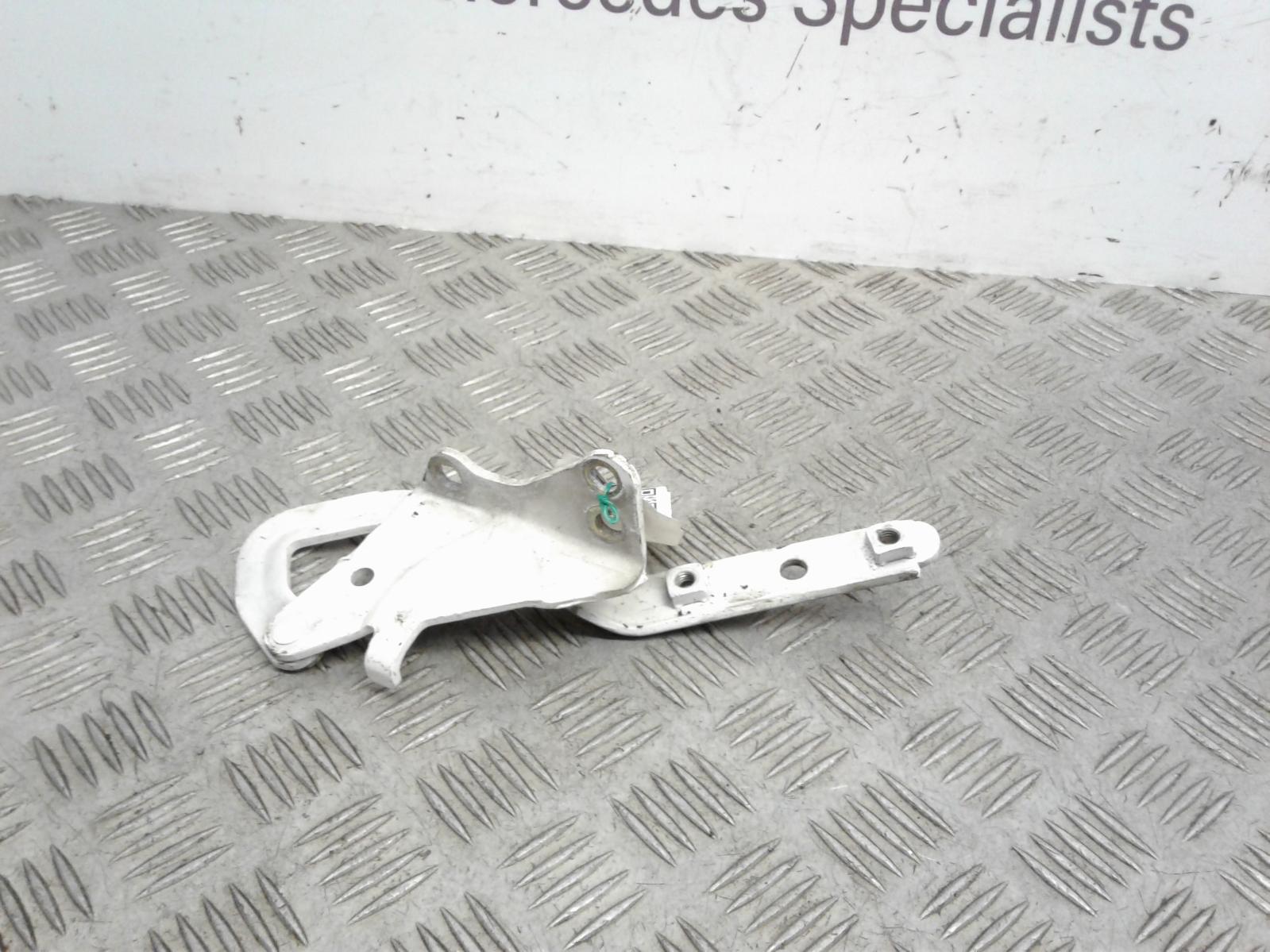 View Auto part Bonnet Hinge Mercedes Vito 2005