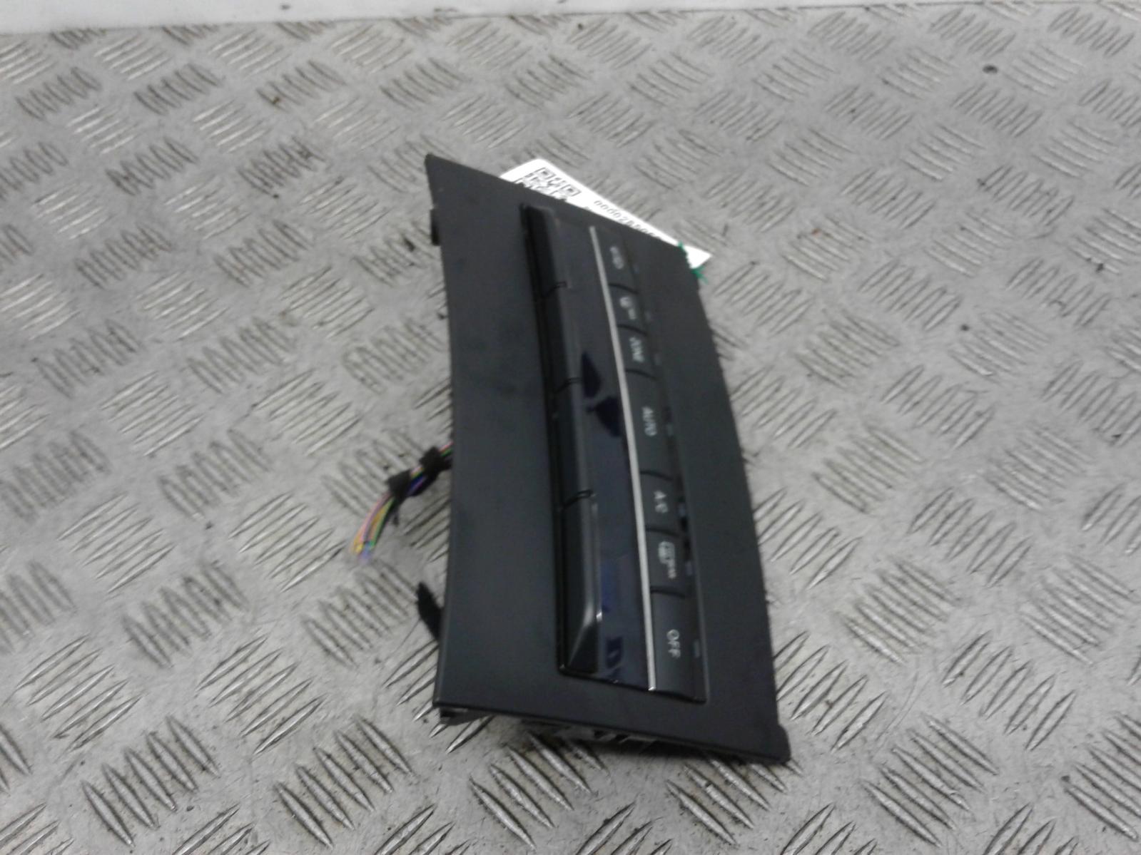 View Auto part Heater/AC Controller Mercedes E Class 2013