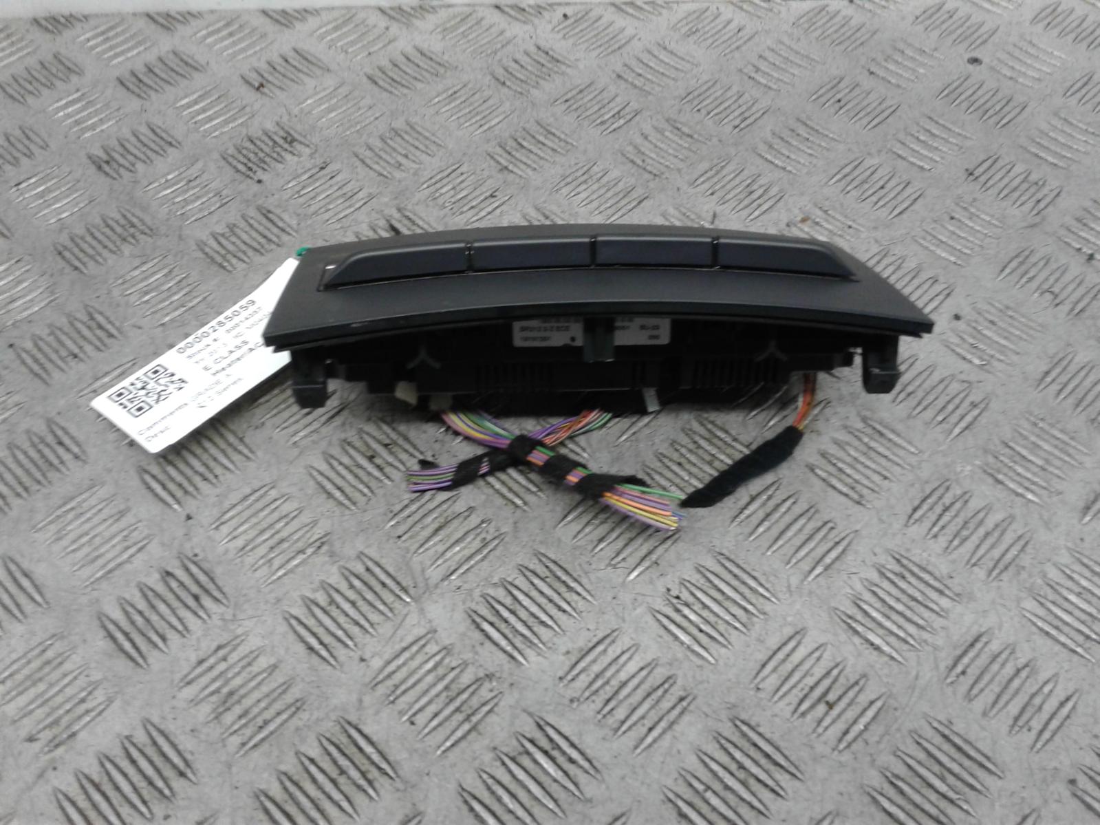View Auto part Heater/AC Controller Mercedes E Class 2013