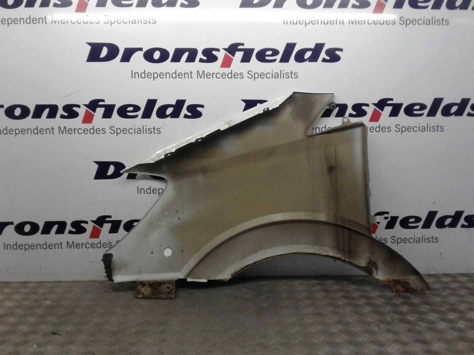 View Auto part R Wing Mercedes Sprinter 2014