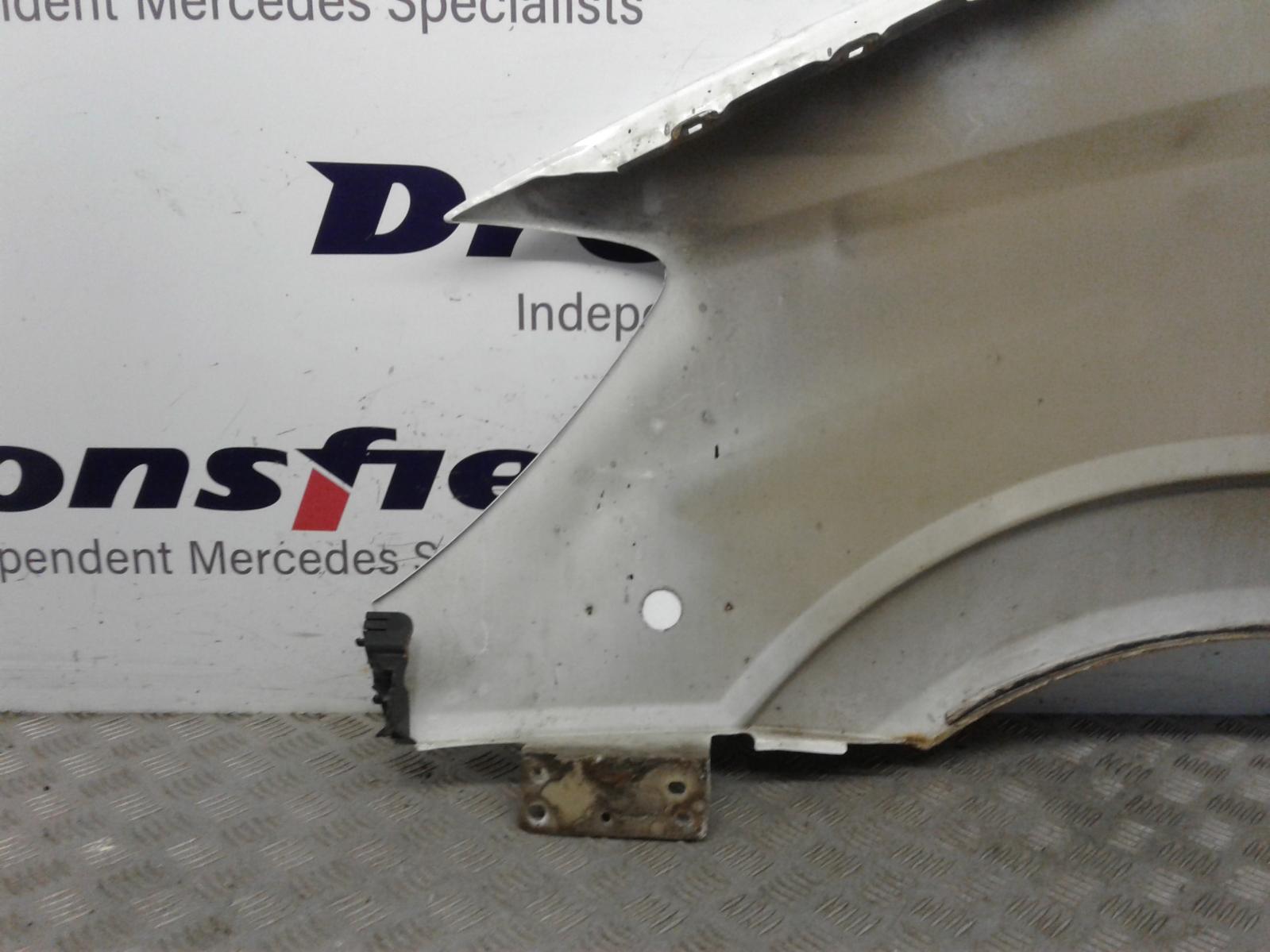 View Auto part R Wing Mercedes Sprinter 2014