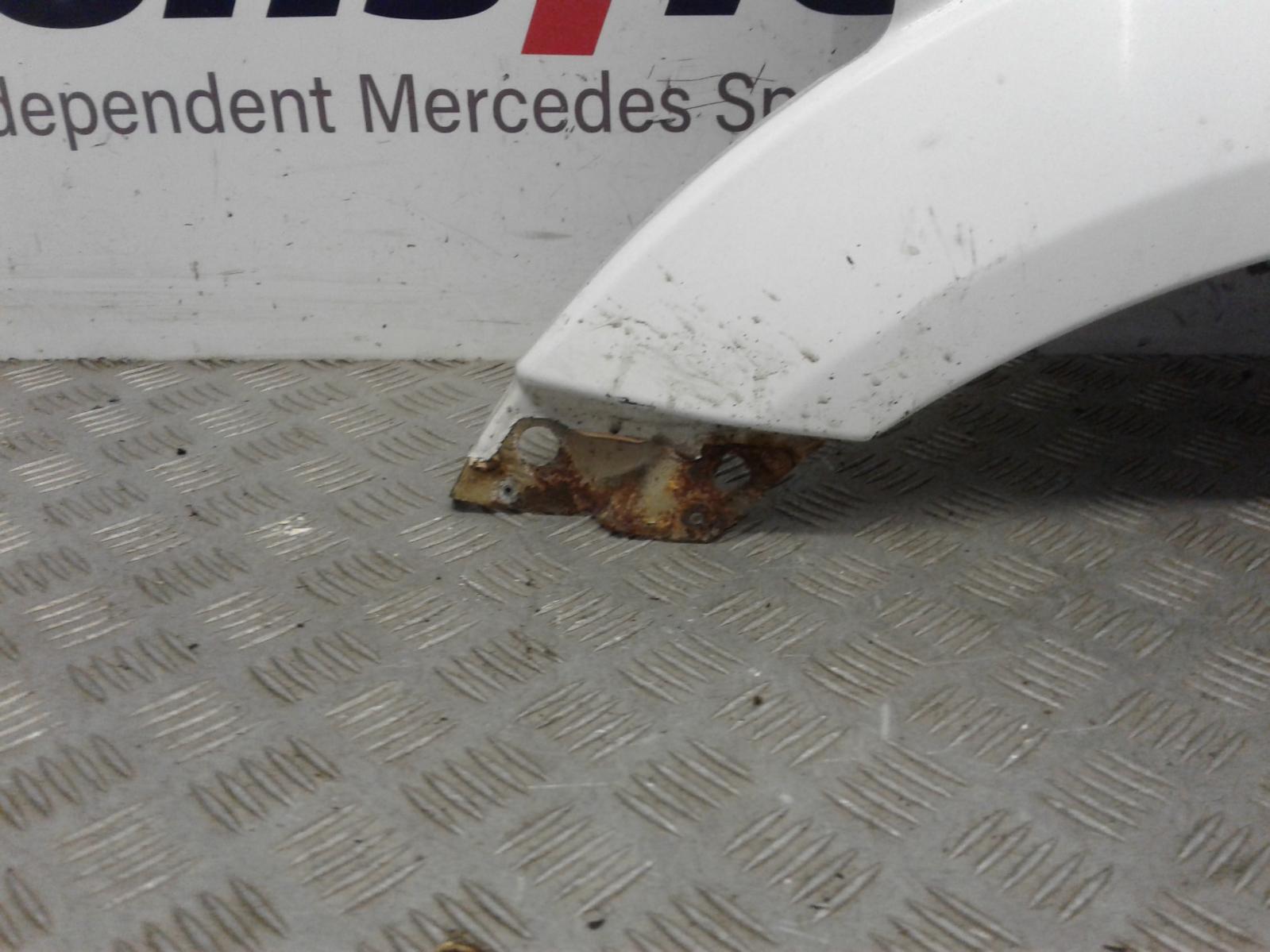 View Auto part R Wing Mercedes Sprinter 2014