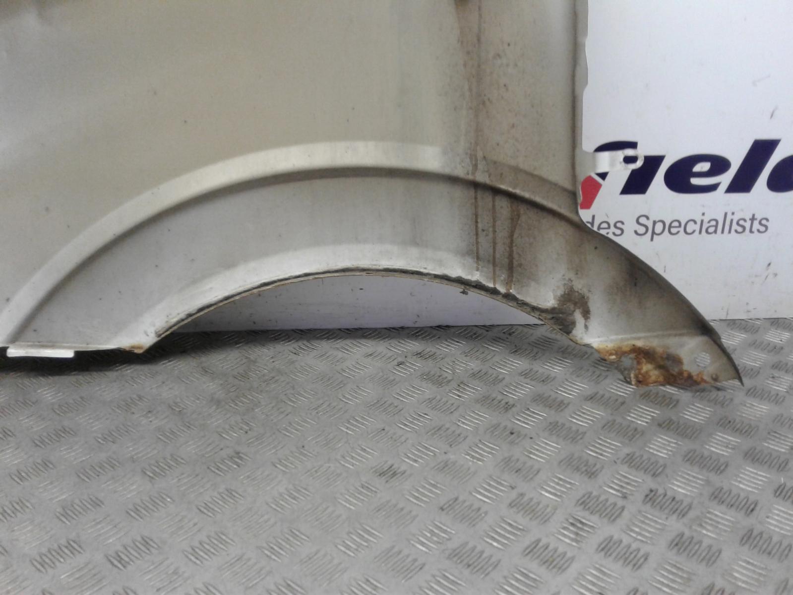 View Auto part R Wing Mercedes Sprinter 2014