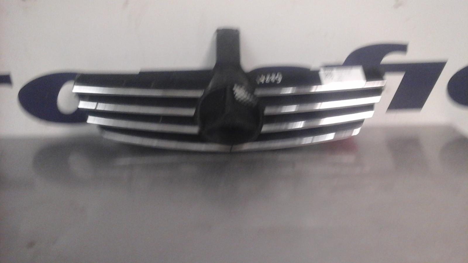 View Auto part Grille Mercedes Clk 2005
