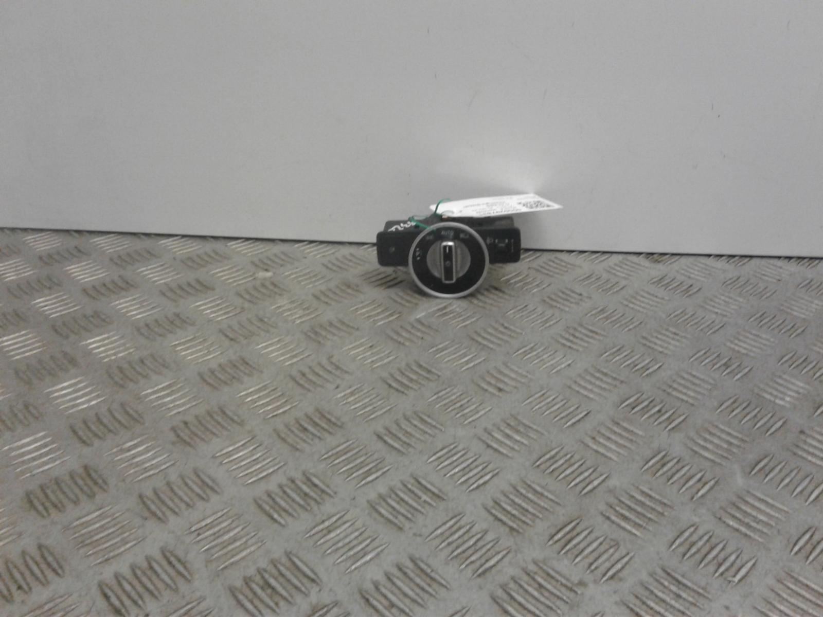 View Auto part Headlight Switch Mercedes C Class 2013