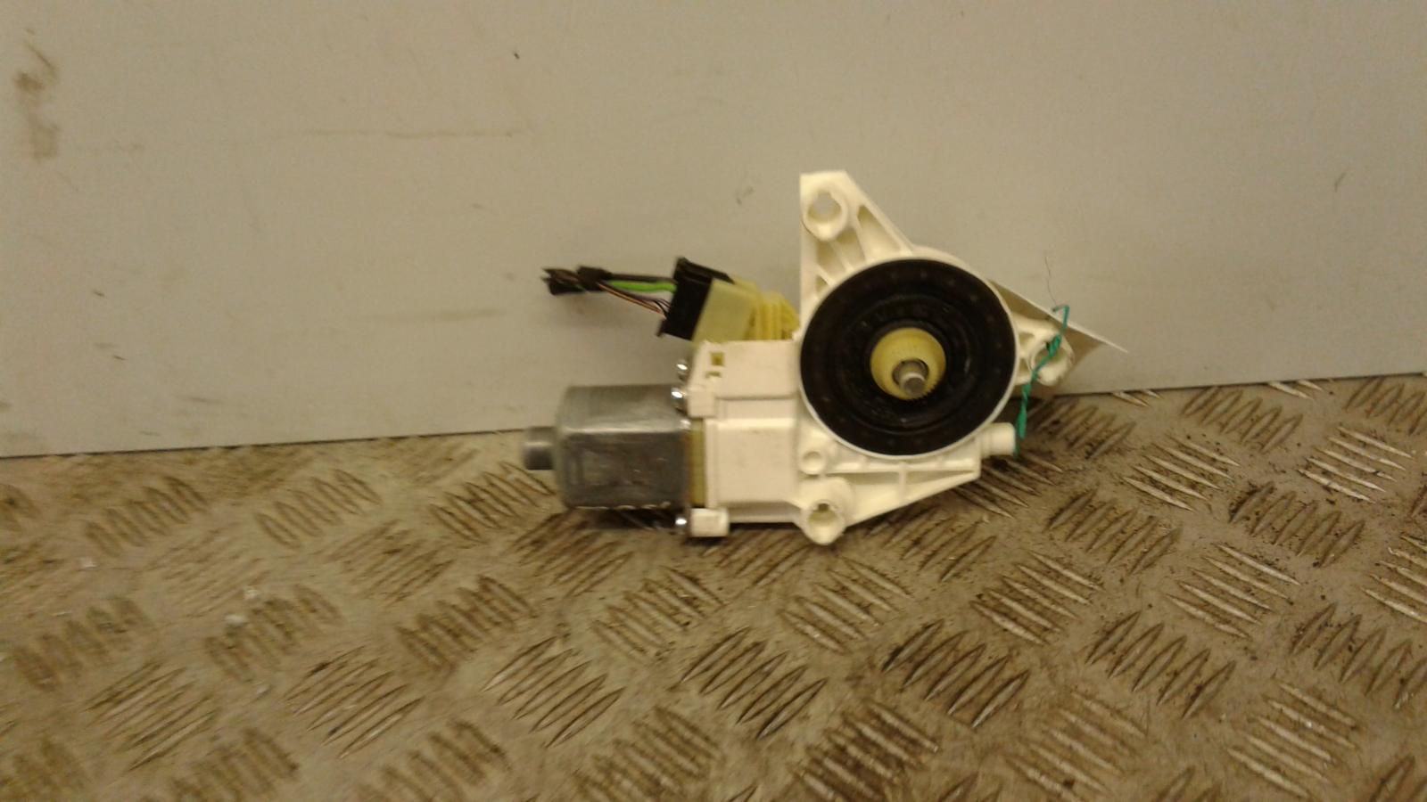 View Auto part LF Door Window Motor Mercedes C Class 2007