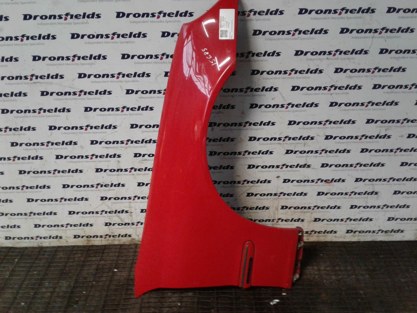 View Auto part R Wing Mercedes C Class 2004