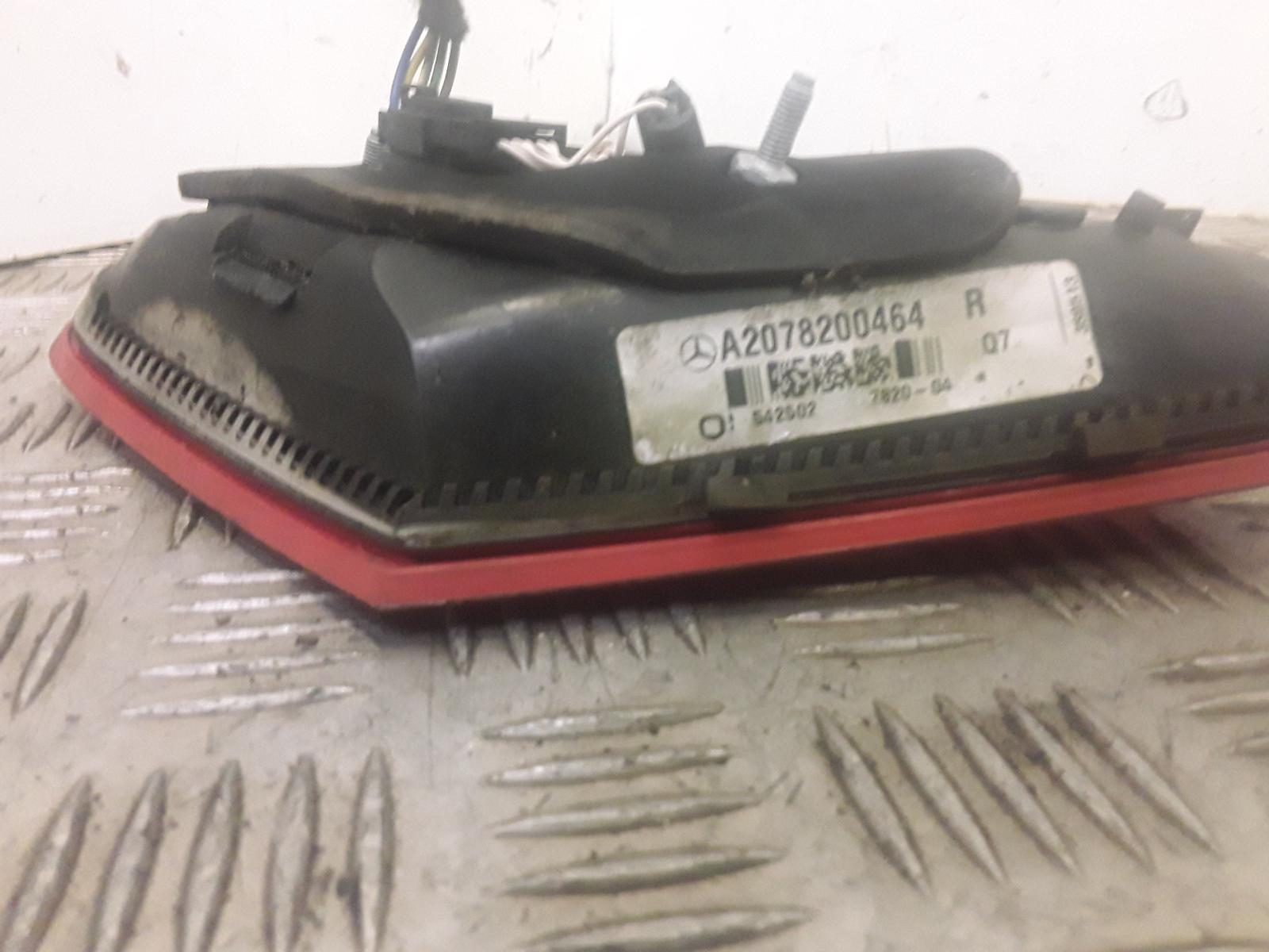 2013 Mercedes E Class R Taillight View Auto part R Taillight Mercedes E Class 2013