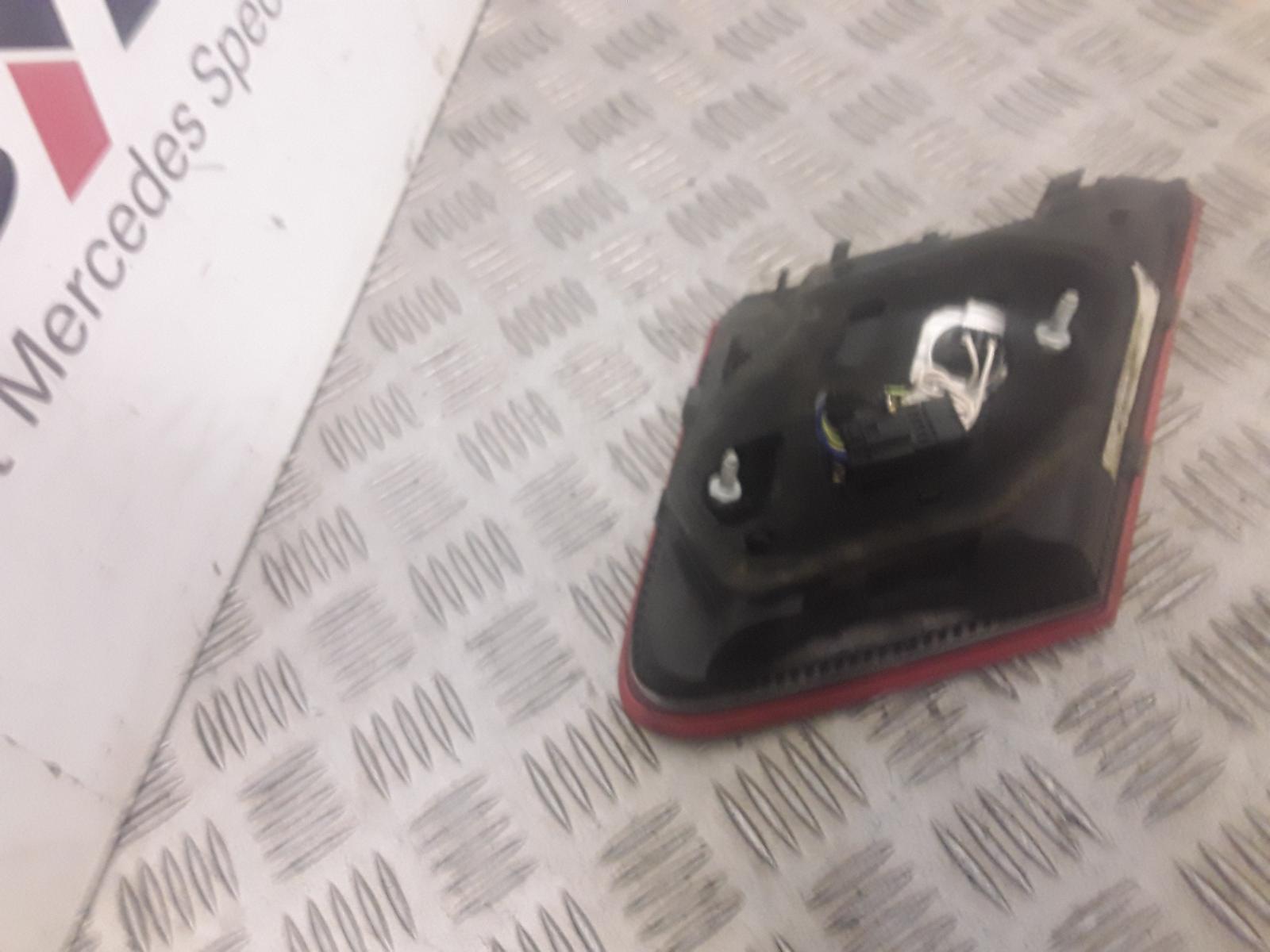 2013 Mercedes E Class R Taillight View Auto part R Taillight Mercedes E Class 2013