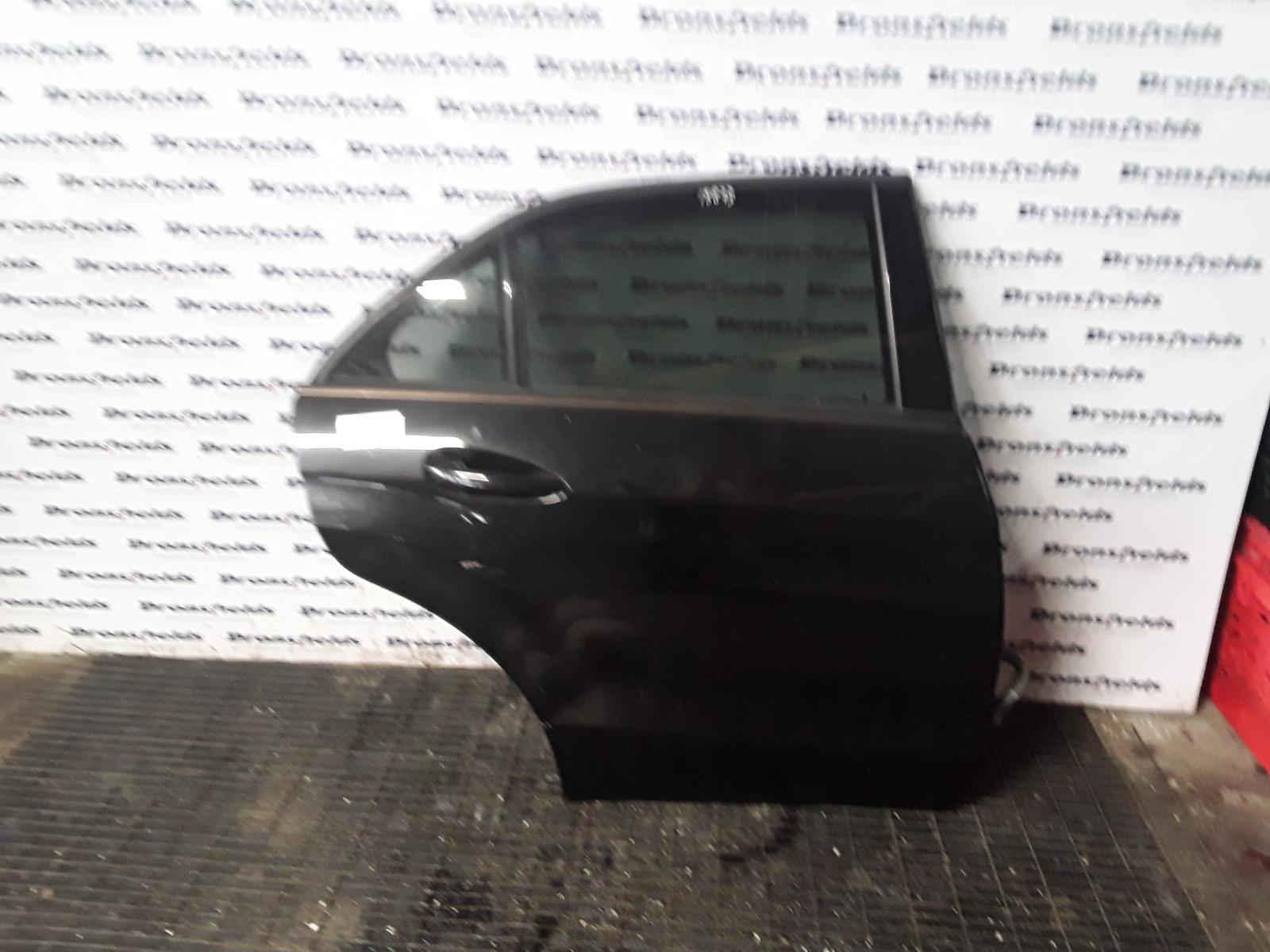 View Auto part R Rear Door Mercedes E Class 2010