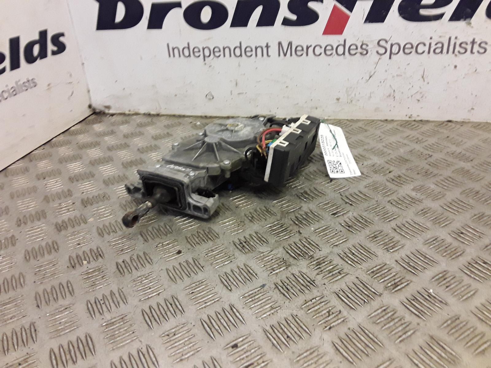 View Auto part Bootlid/Tailgate Power Lift Motor Mercedes E Class 2012
