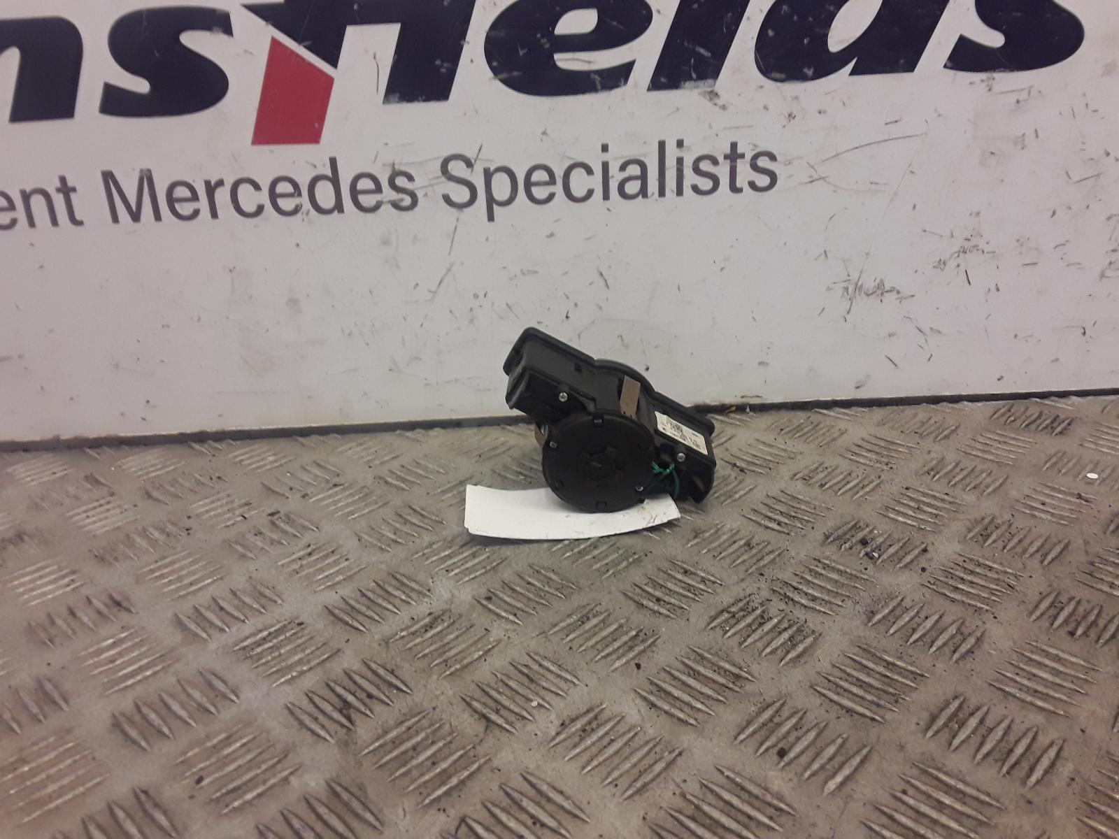 View Auto part Headlight Switch Mercedes E Class 2011