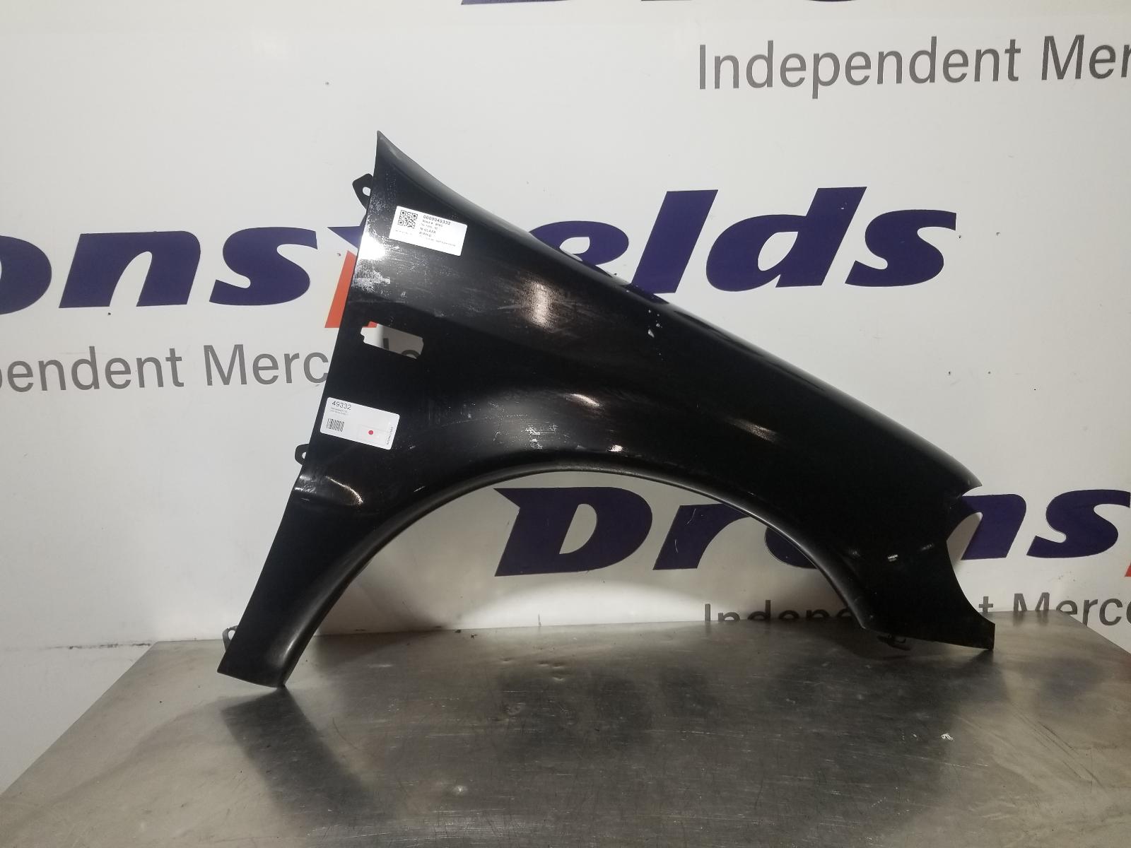 View Auto part R Wing Mercedes M Class 1900