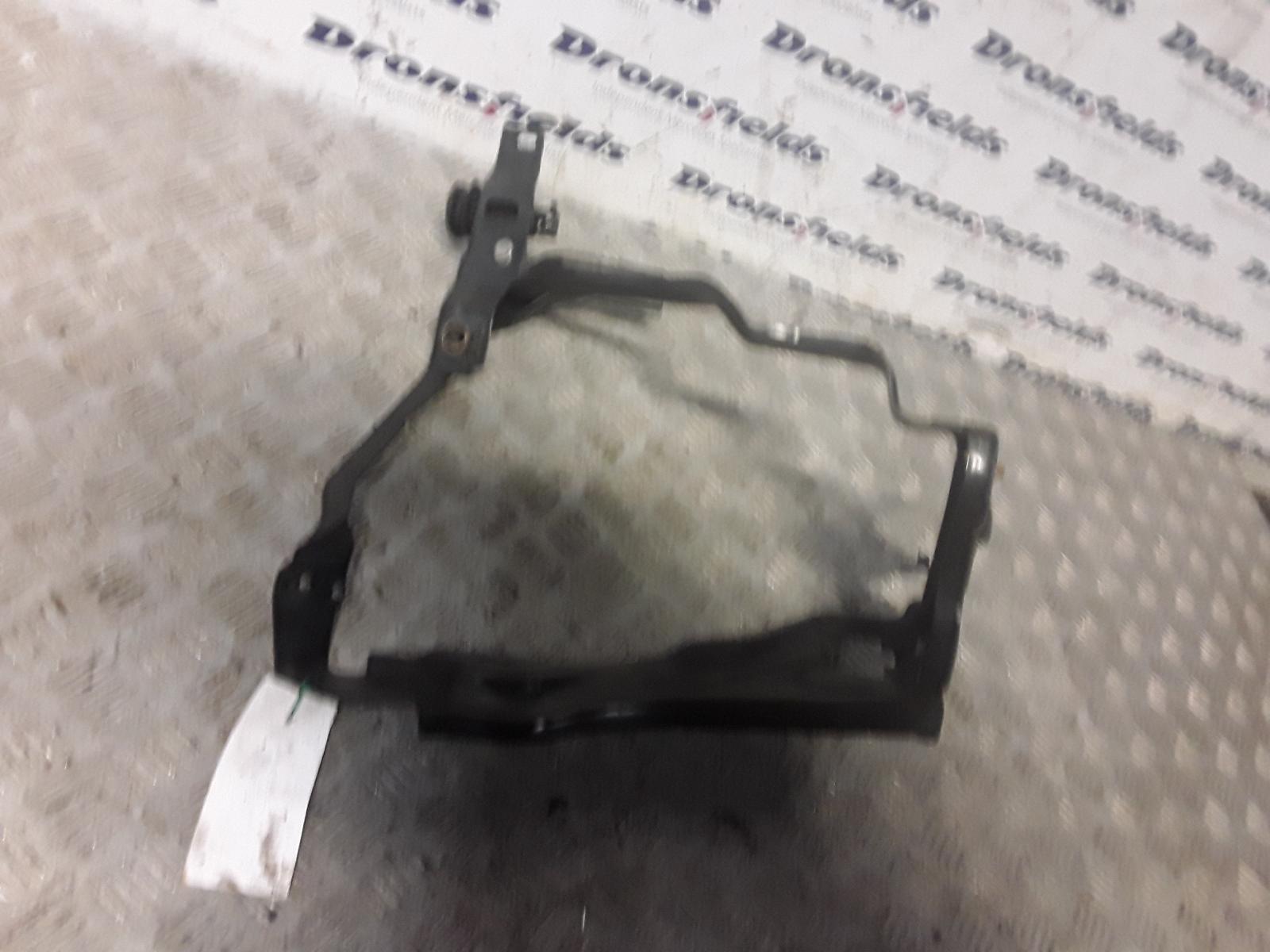 View Auto part Headlight Bracket Right Mercedes C Class 2011
