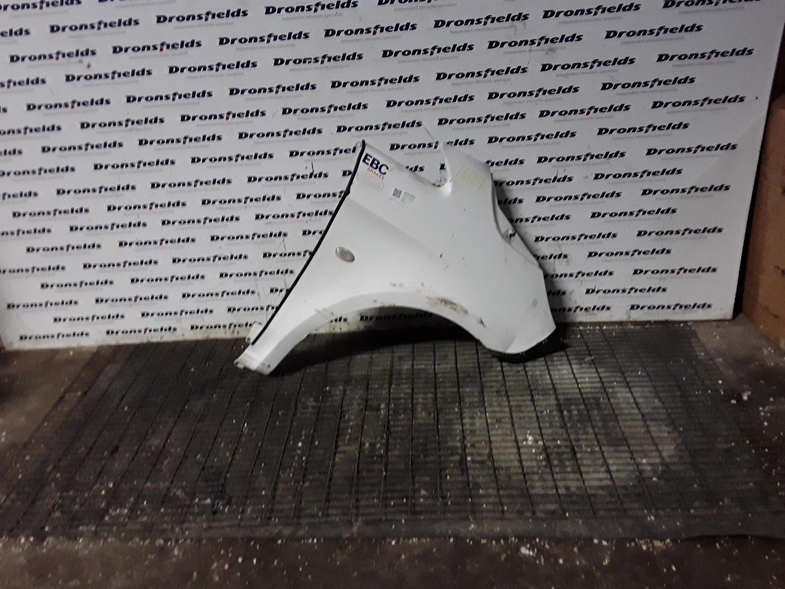 View Auto part R Wing Mercedes Vito 2015