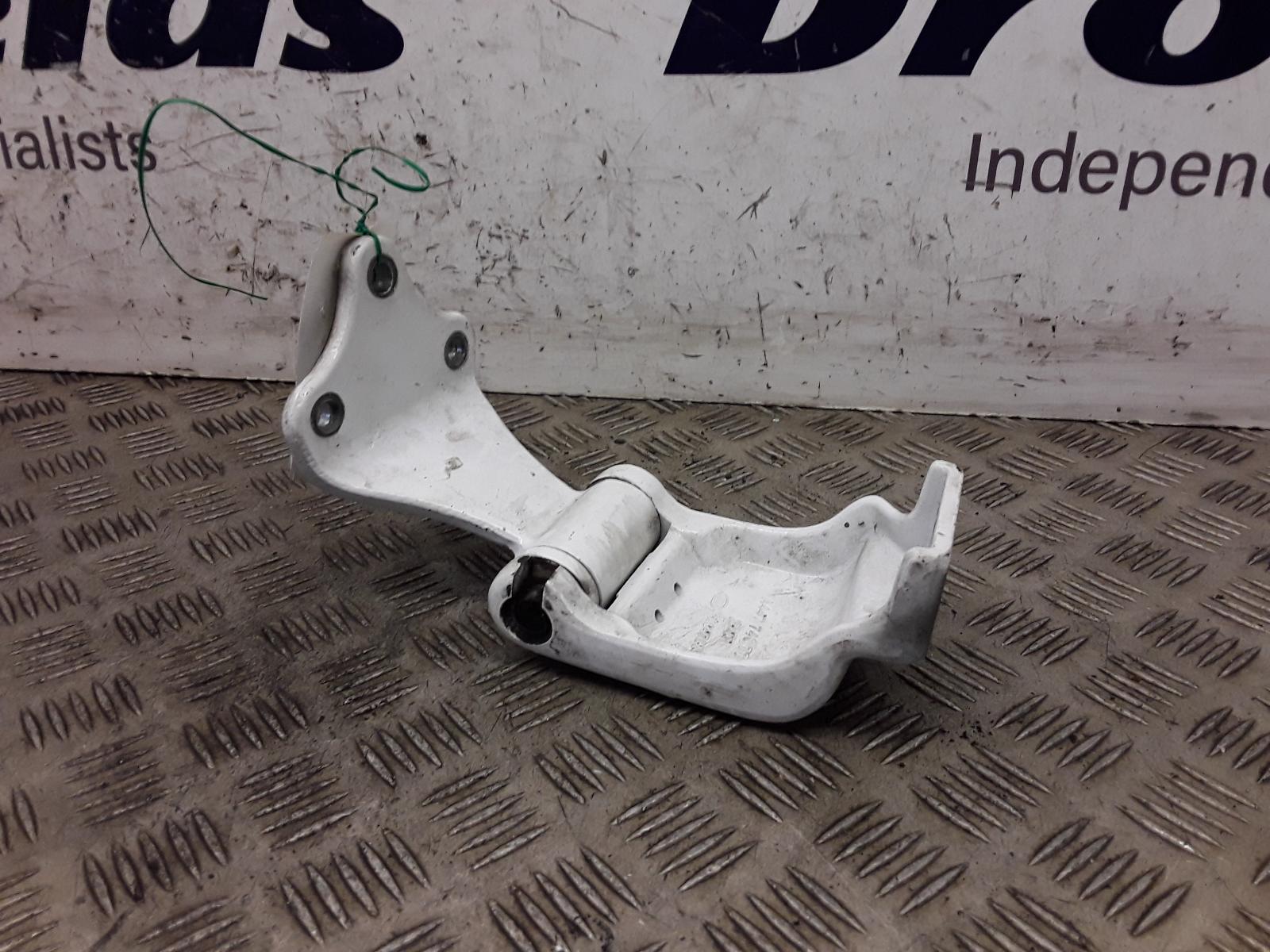 View Auto part Door Hinge Mercedes Vito 2017