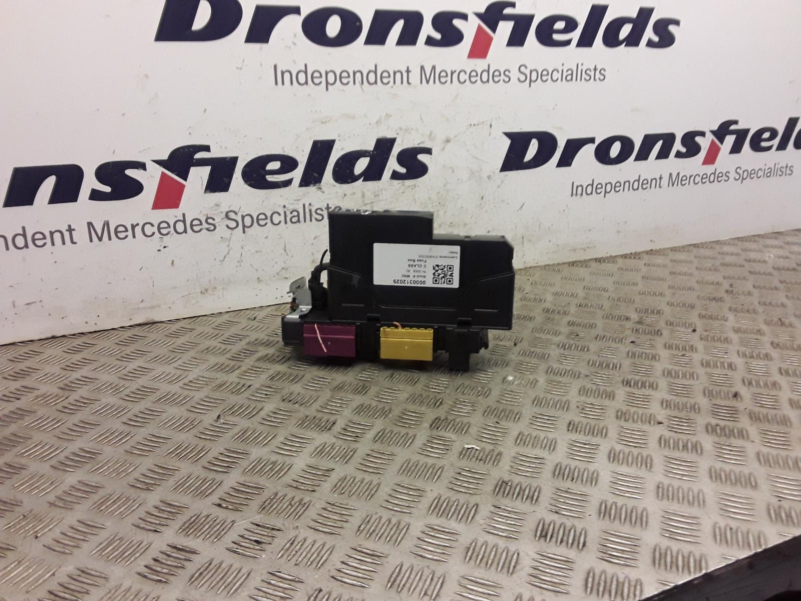 View Auto part Fuse Box Mercedes C Class 2008