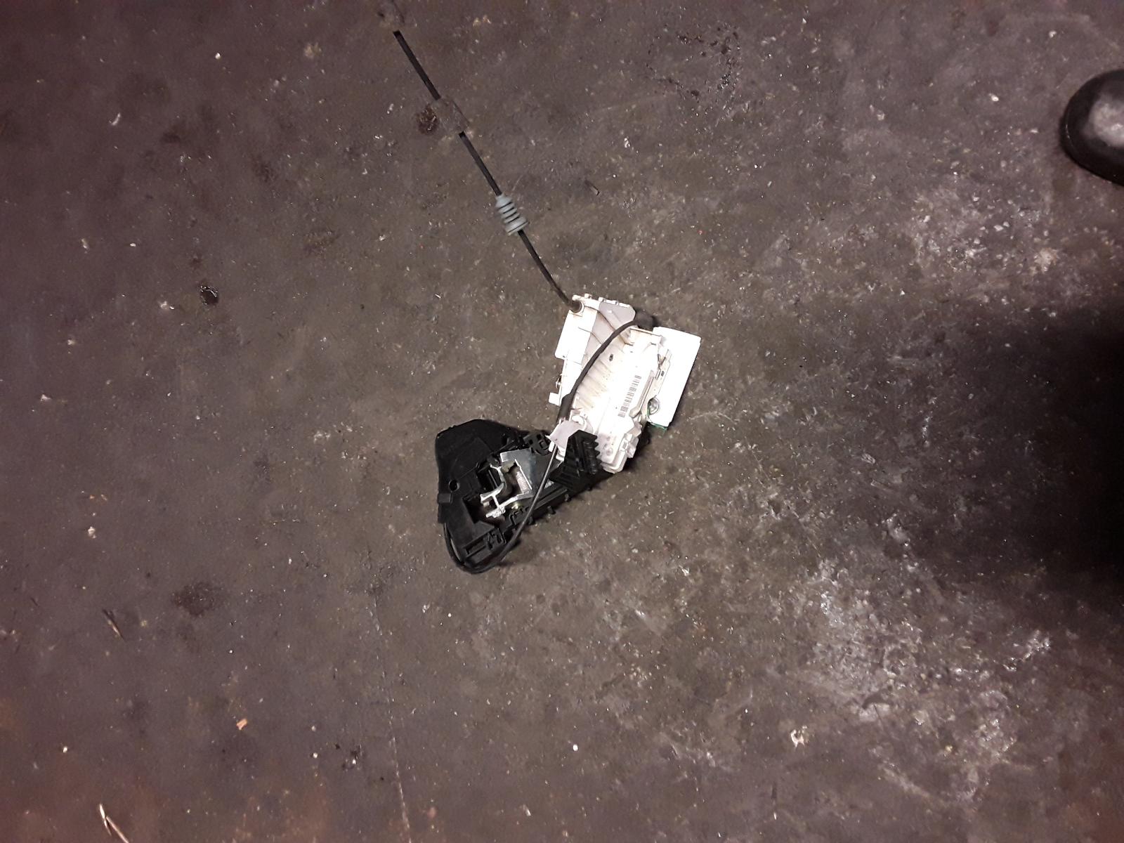 View Auto part Door Lock Assembly Mercedes M Class 2011