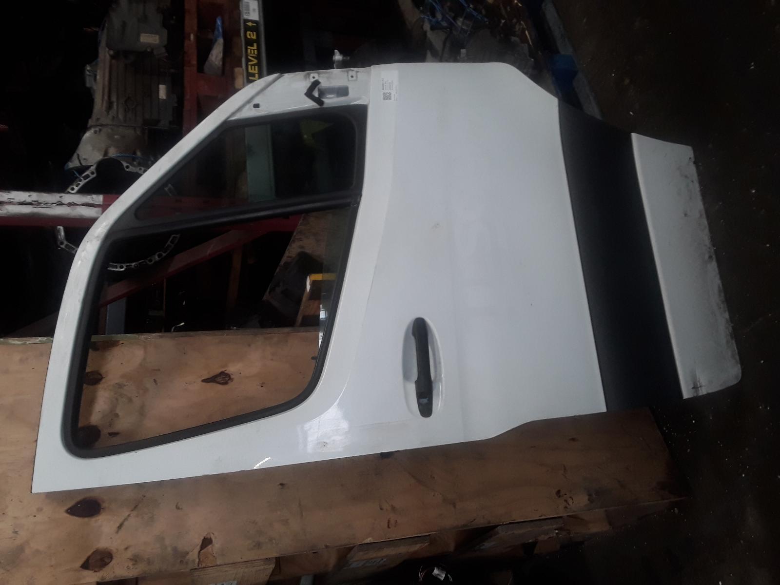 View Auto part R Front Door Mercedes Sprinter 2019