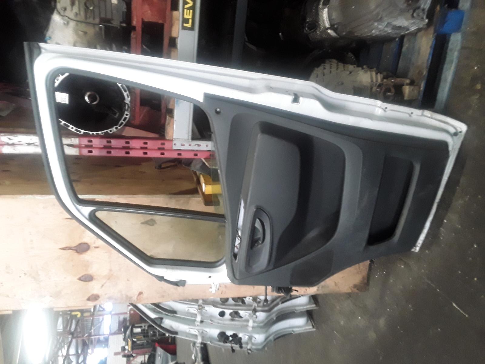 View Auto part R Front Door Mercedes Sprinter 2019