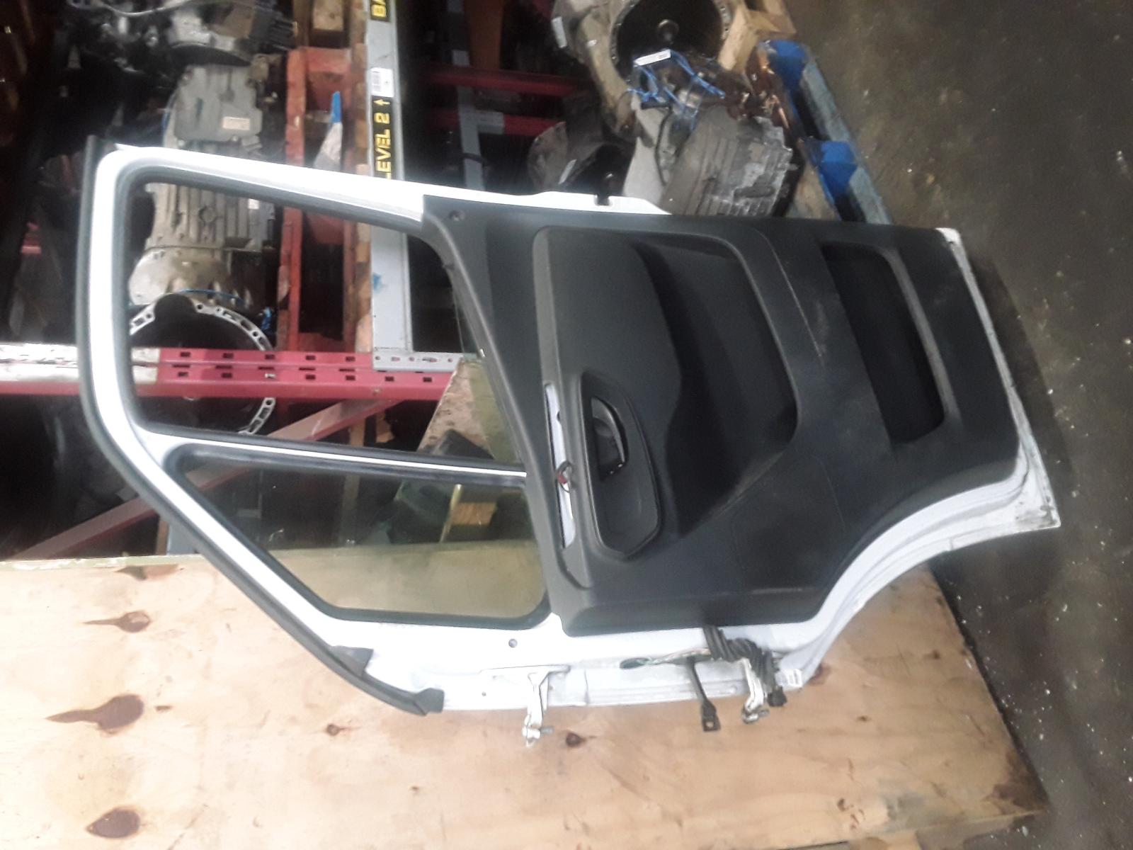 View Auto part R Front Door Mercedes Sprinter 2019