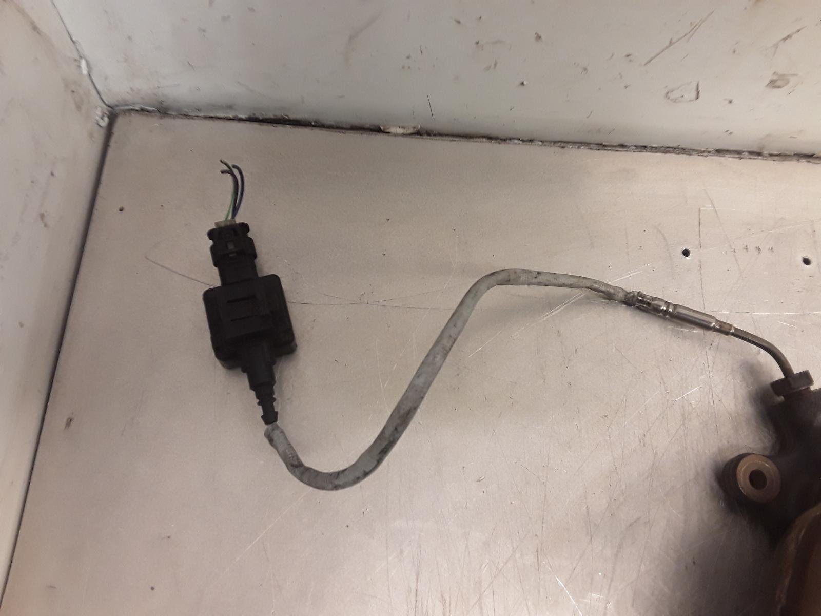 View Auto part Exhaust Manifold Mercedes Sprinter 2017