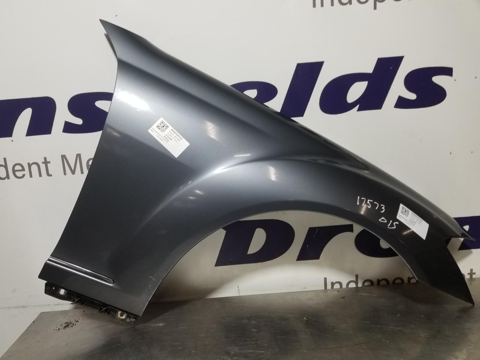 View Auto part R Wing Mercedes S Class 2008