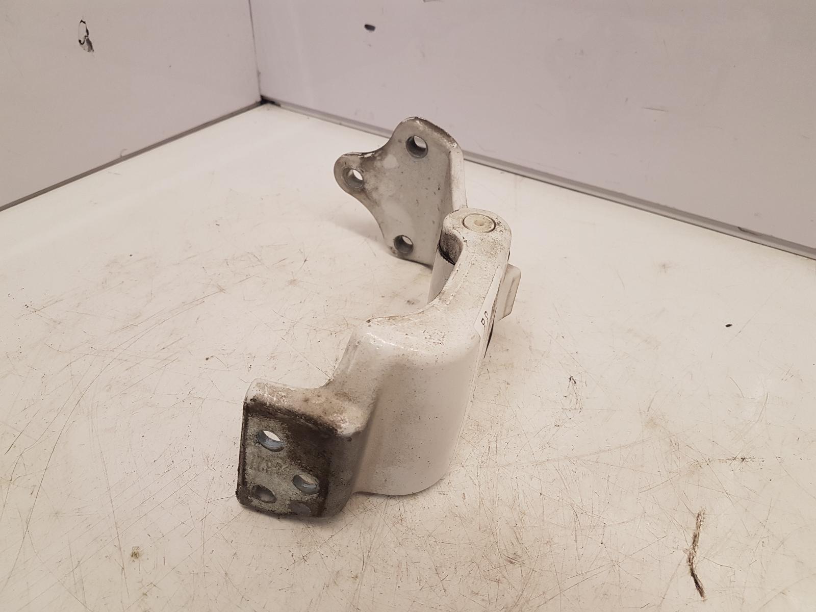 View Auto part Door Hinge Mercedes Vito 2019
