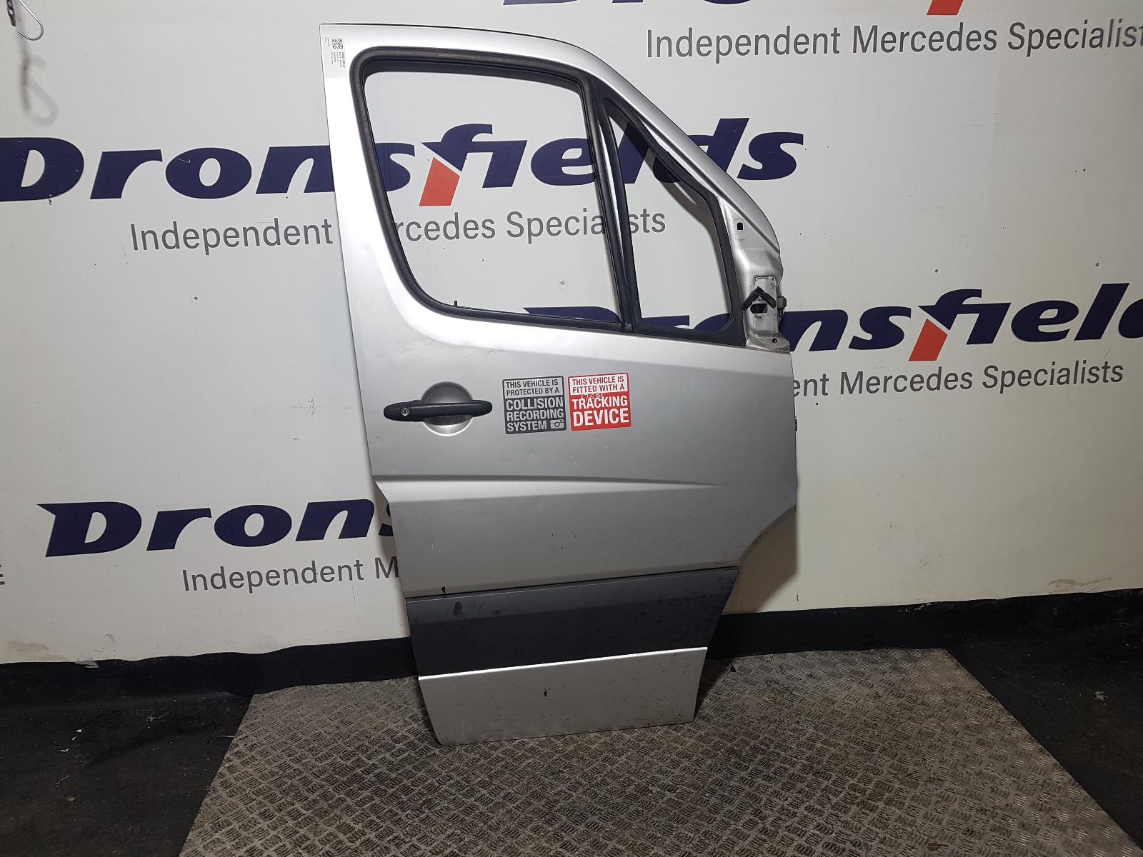 View Auto part R Front Door Mercedes Sprinter 2014