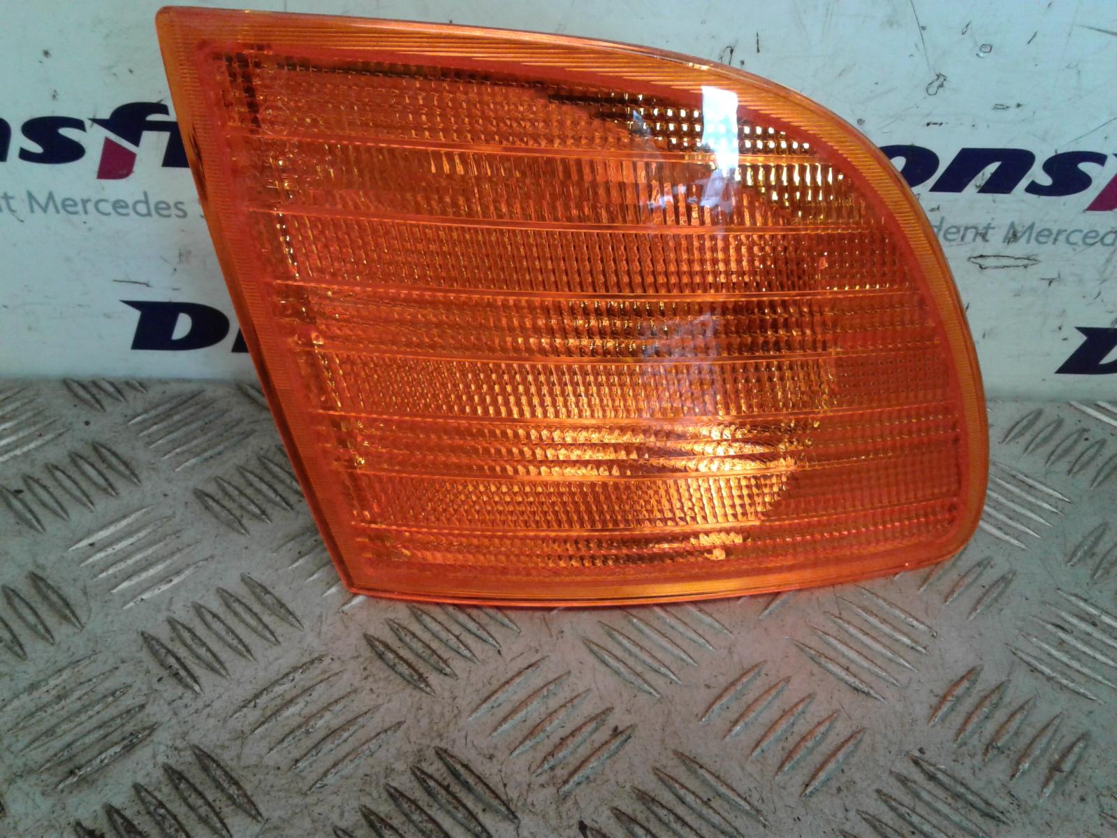 View Auto part R Indicator Light Mercedes Vito 1900