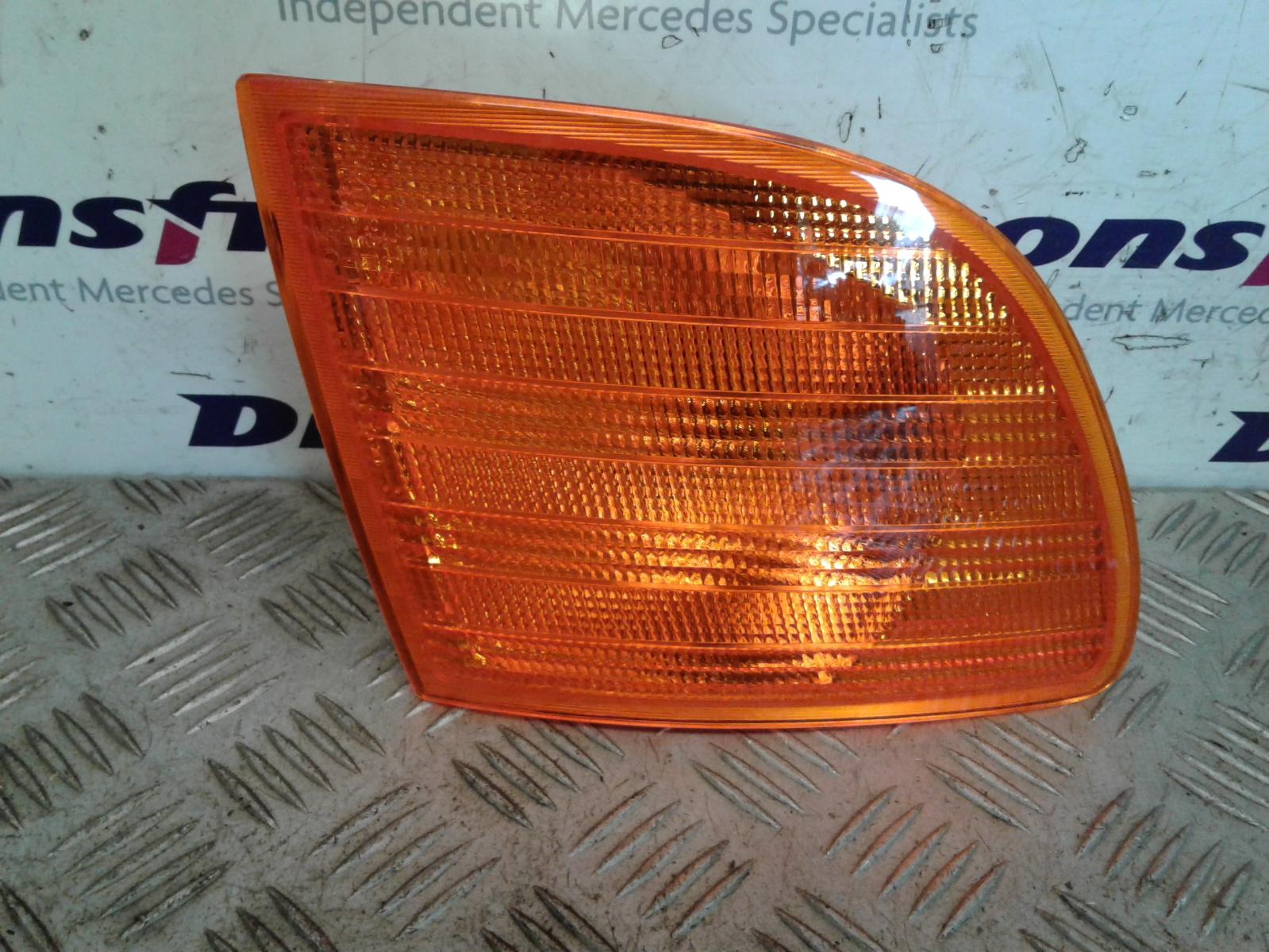 View Auto part R Indicator Light Mercedes Vito 1900