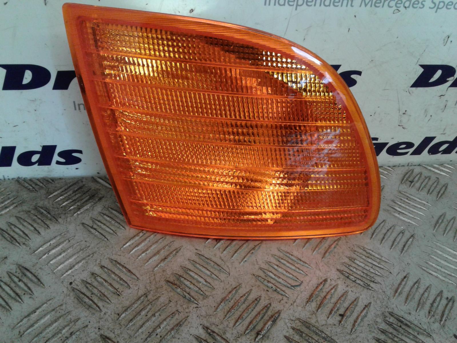 View Auto part R Indicator Light Mercedes Vito 1900