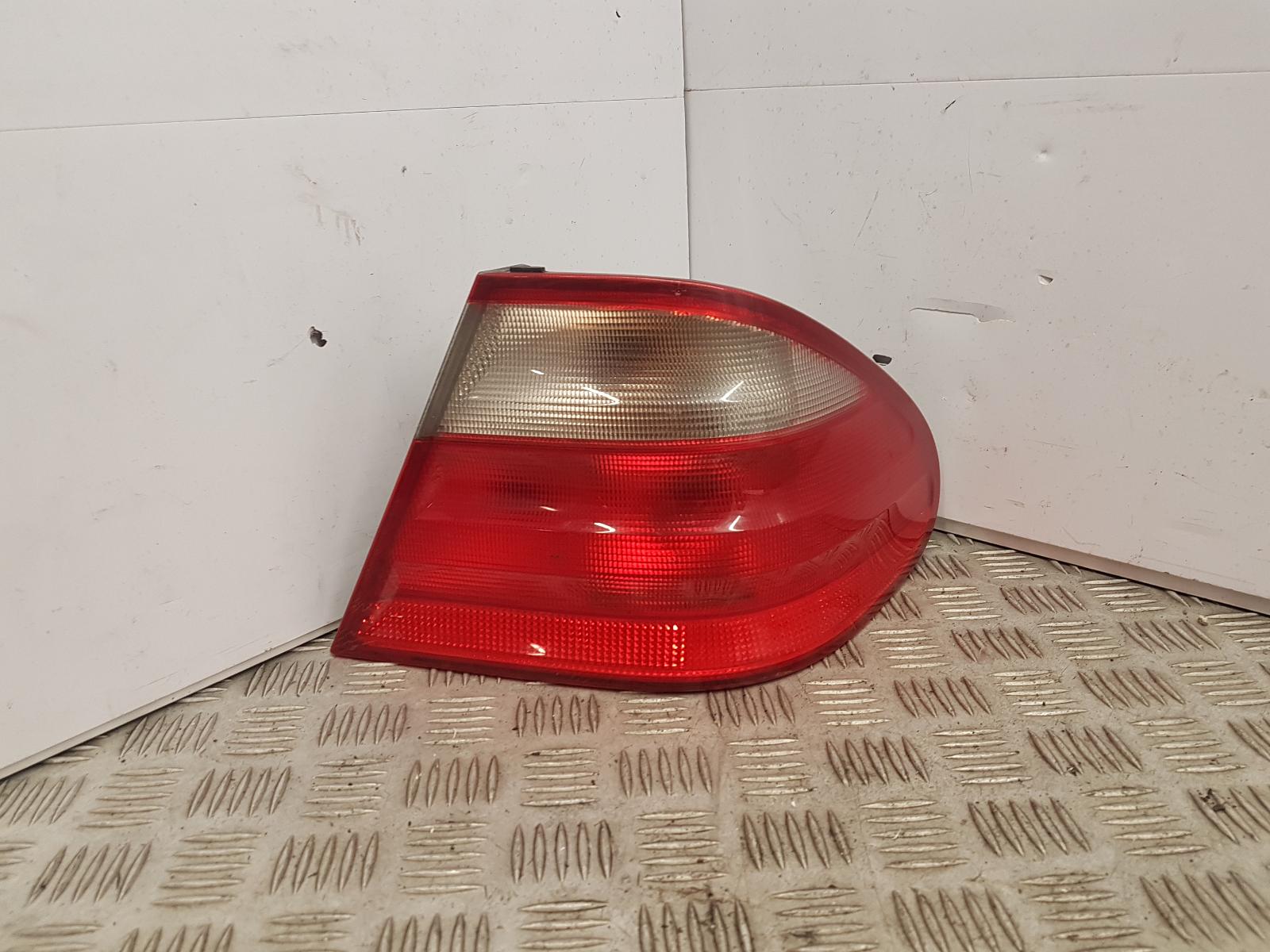 View Auto part R Taillight Mercedes Clk 2001
