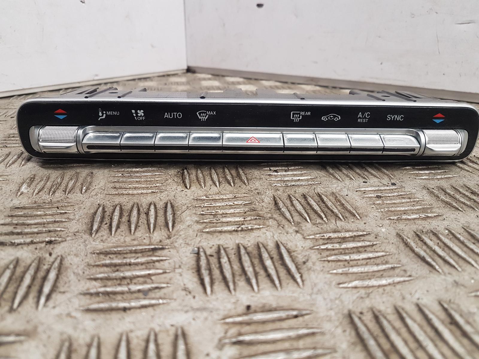 View Auto part Heater/AC Controller Mercedes A Class 2020