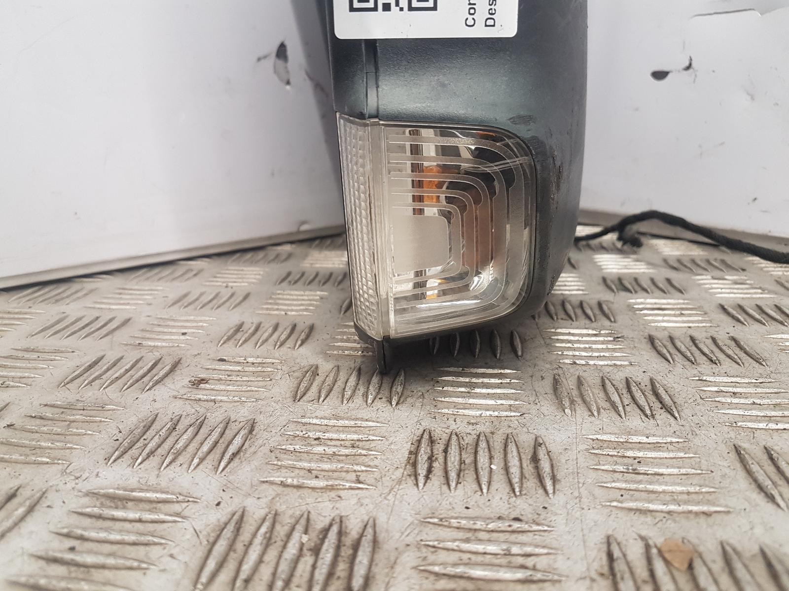 2019 Mercedes Sprinter R Door Mirror View Auto part R Door Mirror Mercedes Sprinter 2019
