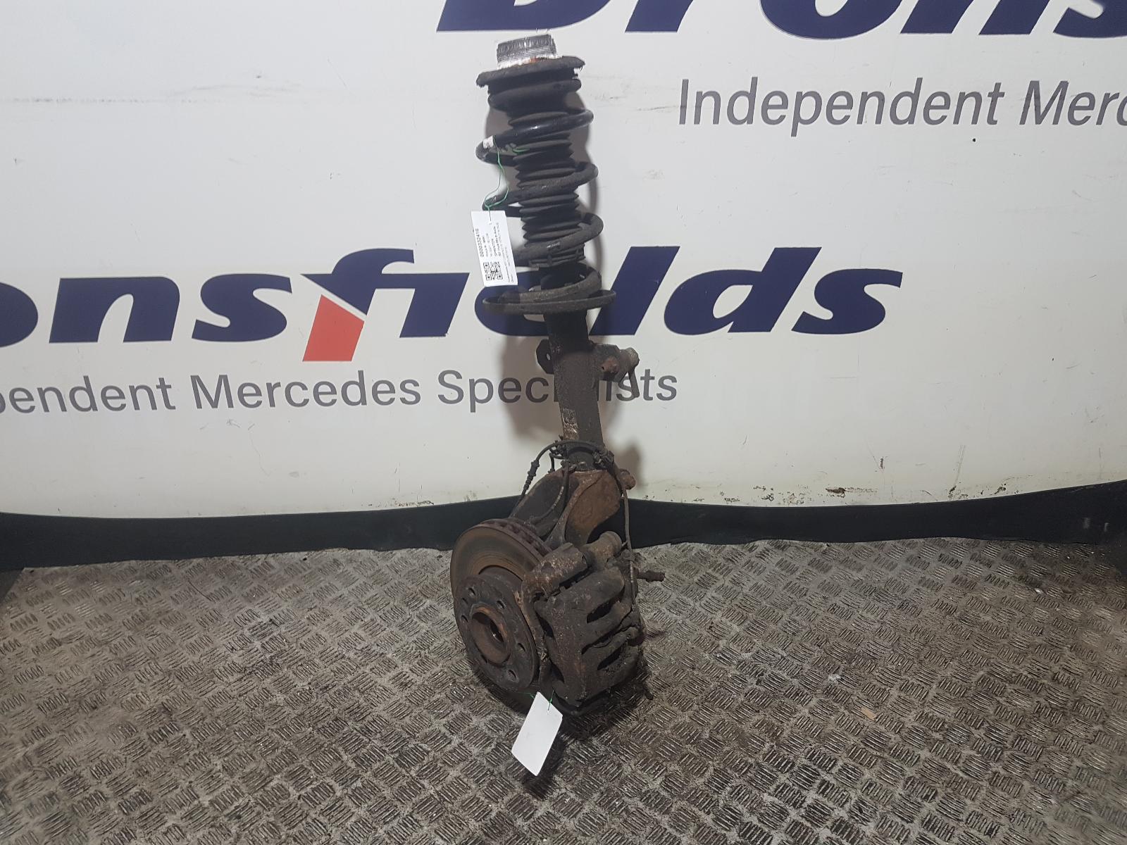 View Auto part RF Hub/Stub Axle Assembly Mercedes Sprinter 2021