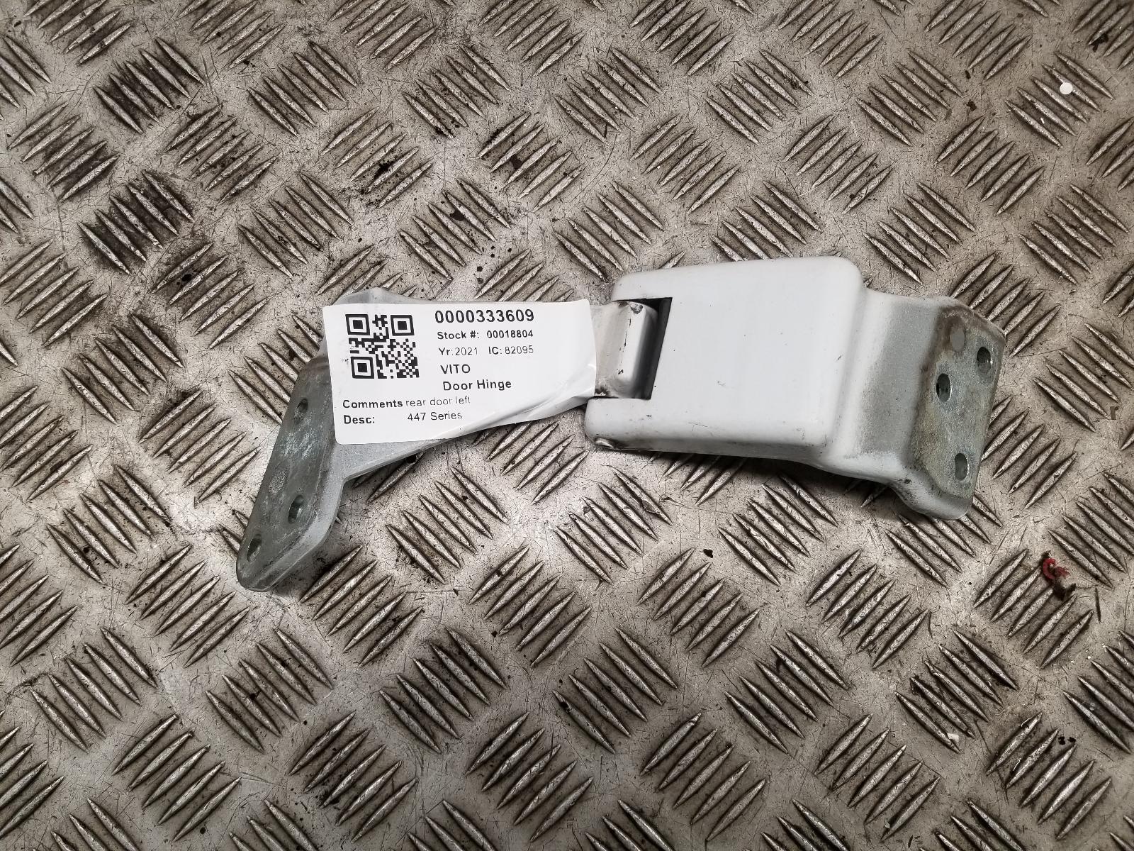 View Auto part Door Hinge Mercedes Vito 2021