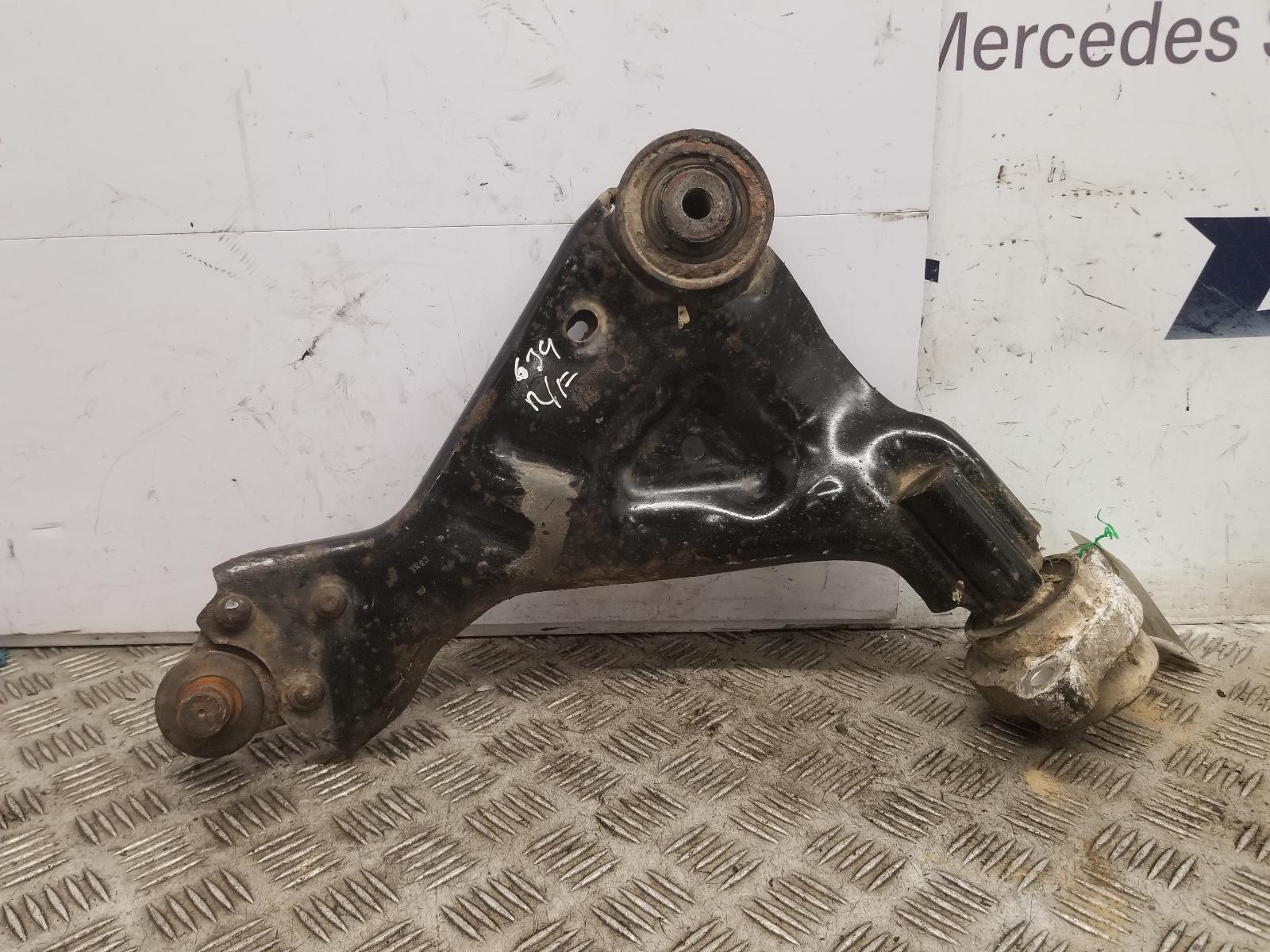View Auto part RF Lower Control Arm Mercedes Vito 2015