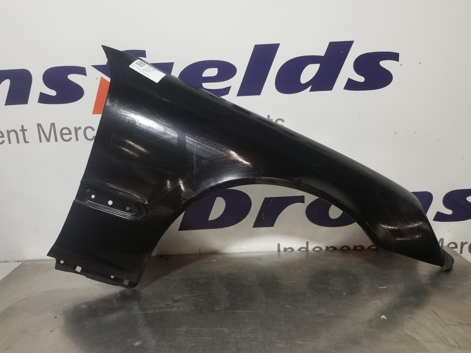 View Auto part R Wing Mercedes C Class 2006