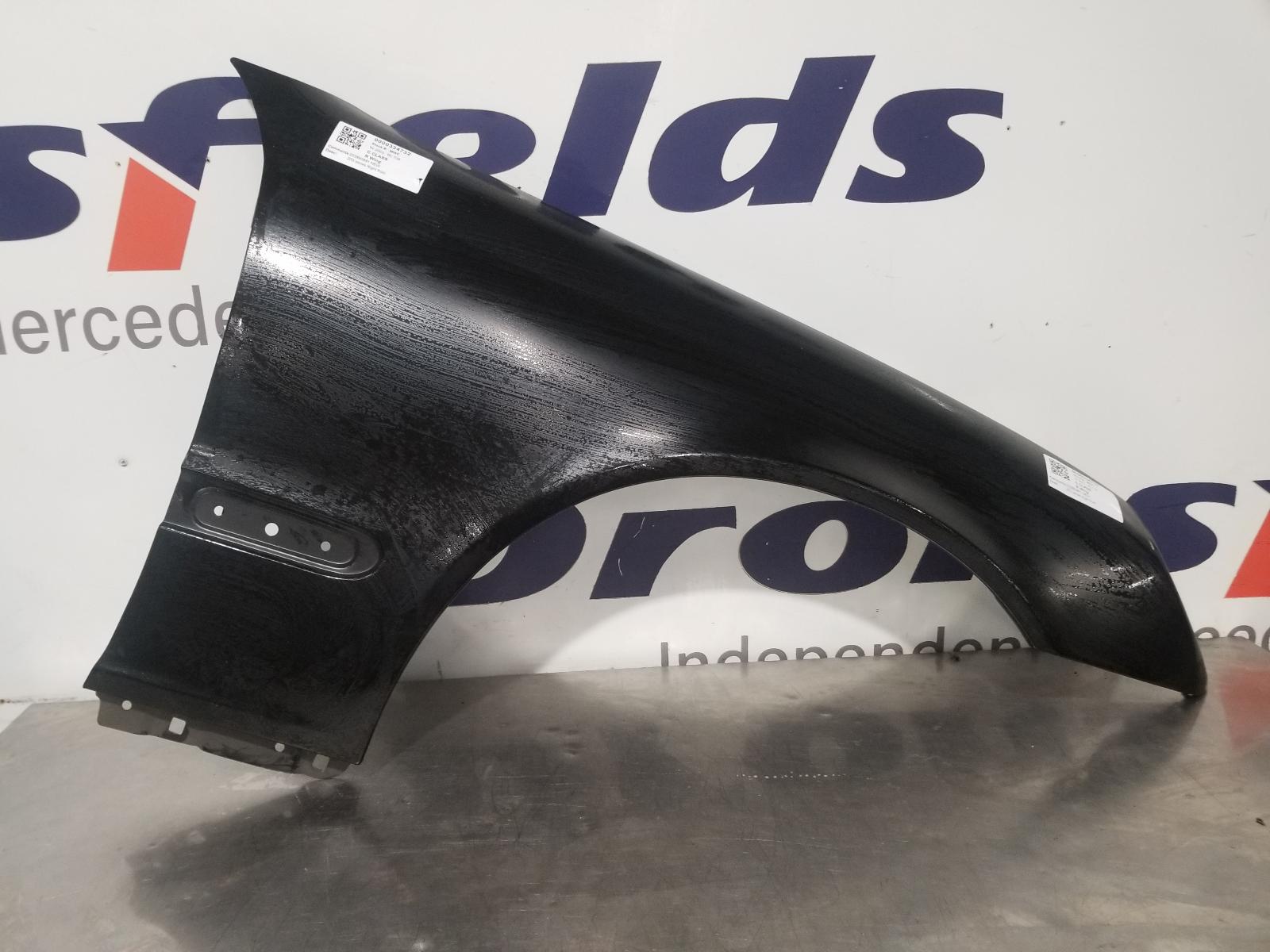 View Auto part R Wing Mercedes C Class 2003