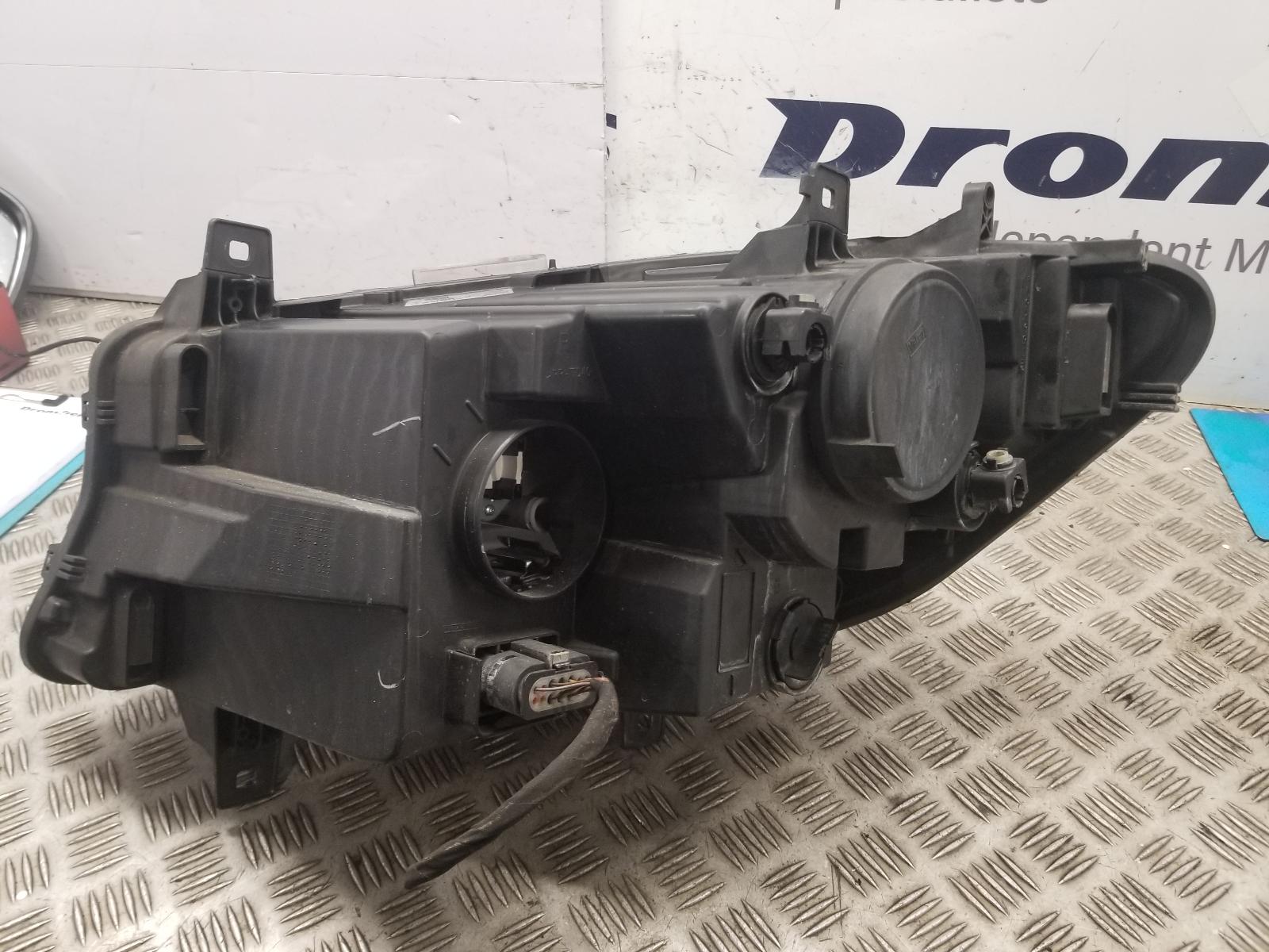 View Auto part R Headlamp Mercedes Sprinter 2022