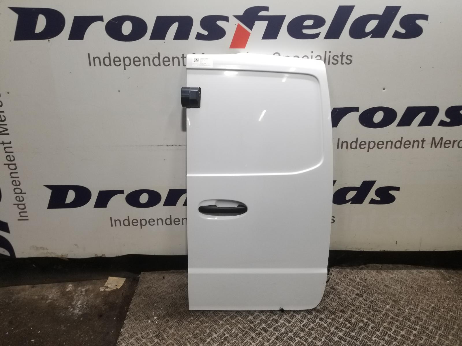 View Auto part R Rear Door Mercedes Vito 2020