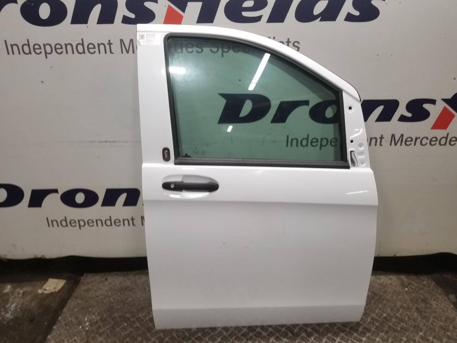 View Auto part R Front Door Mercedes Vito 2020